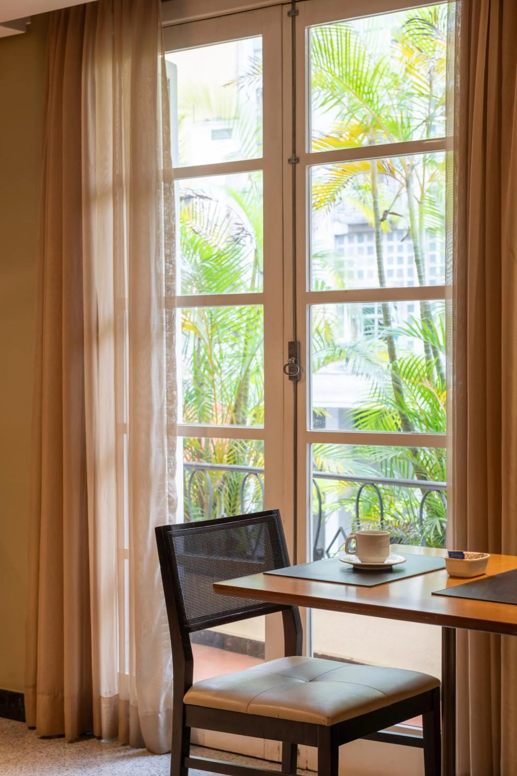 Dining area in DELPLAZA Marabá São Paulo