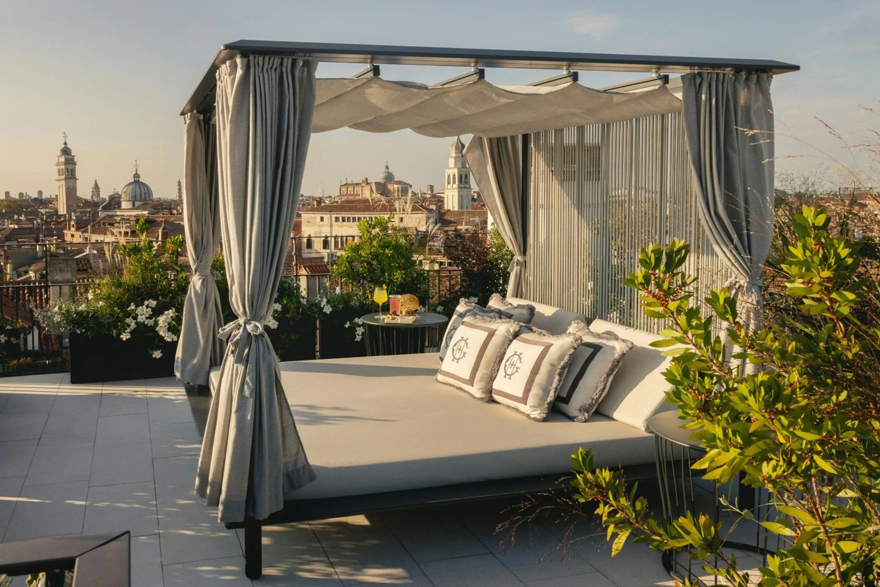 Photo of the whole room in Hotel Gabrielli Venezia - Starhotels Collezione