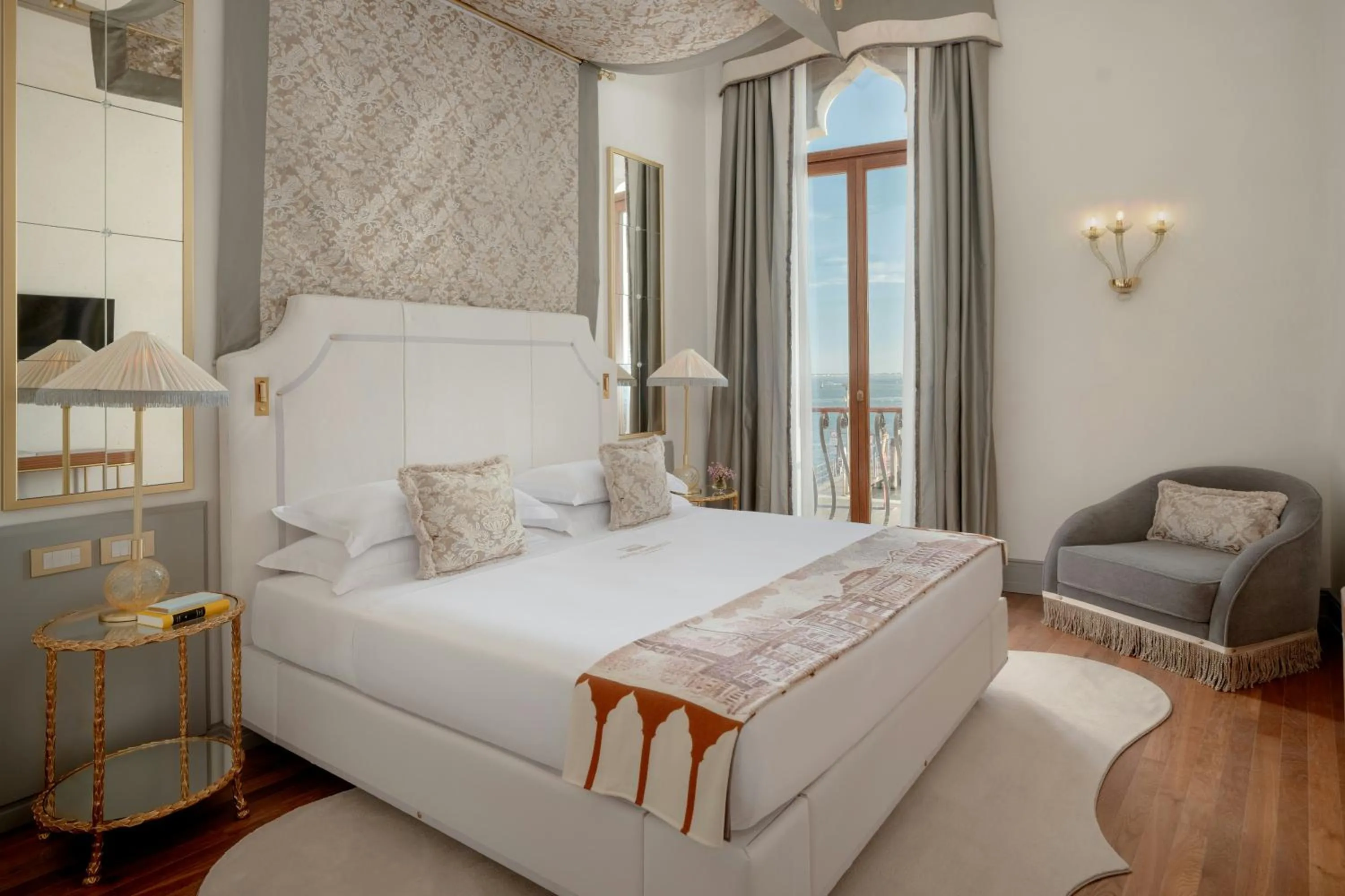 Photo of the whole room, Bed in Hotel Gabrielli Venezia - Starhotels Collezione