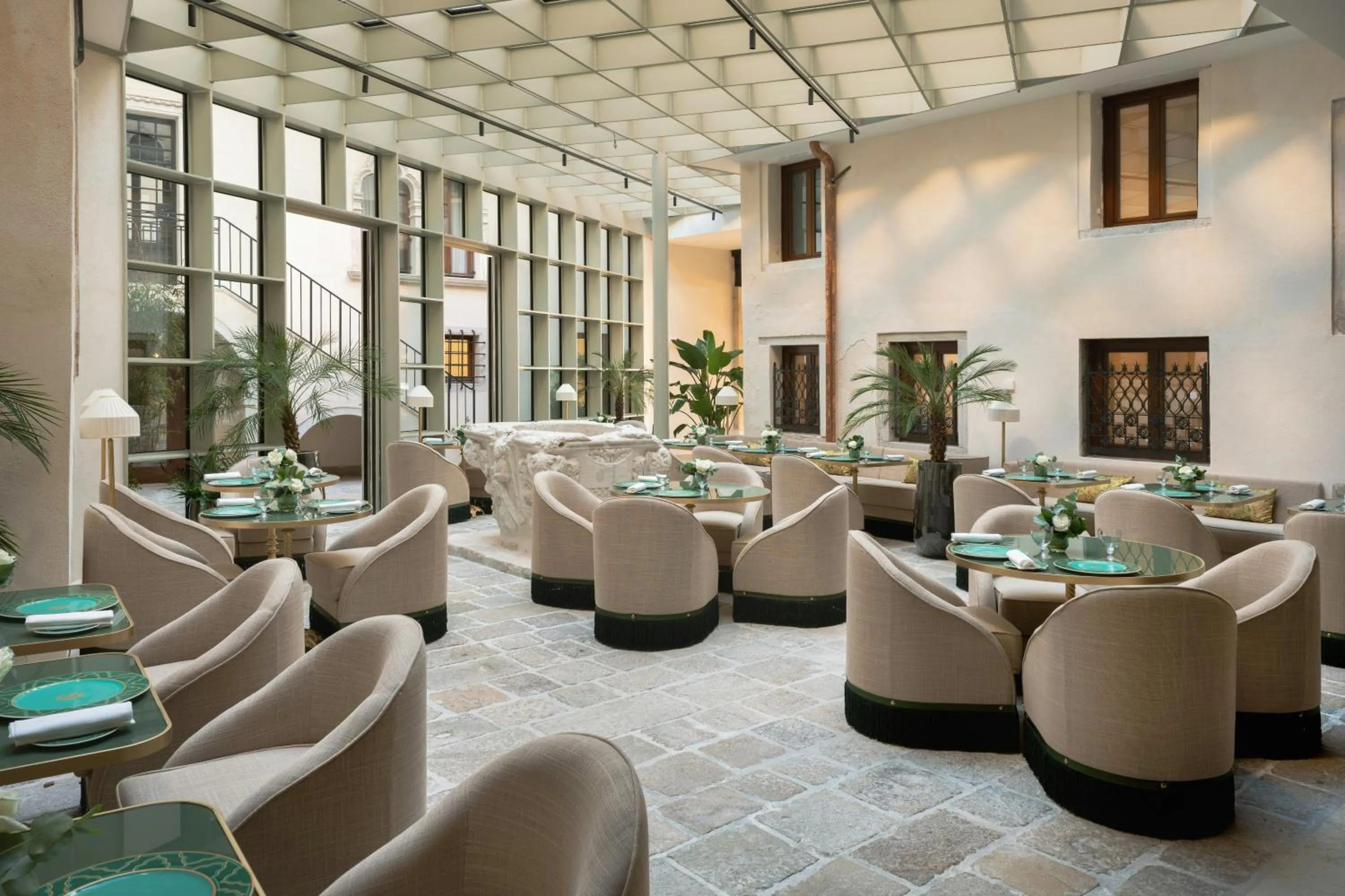 Inner courtyard view in Hotel Gabrielli Venezia - Starhotels Collezione