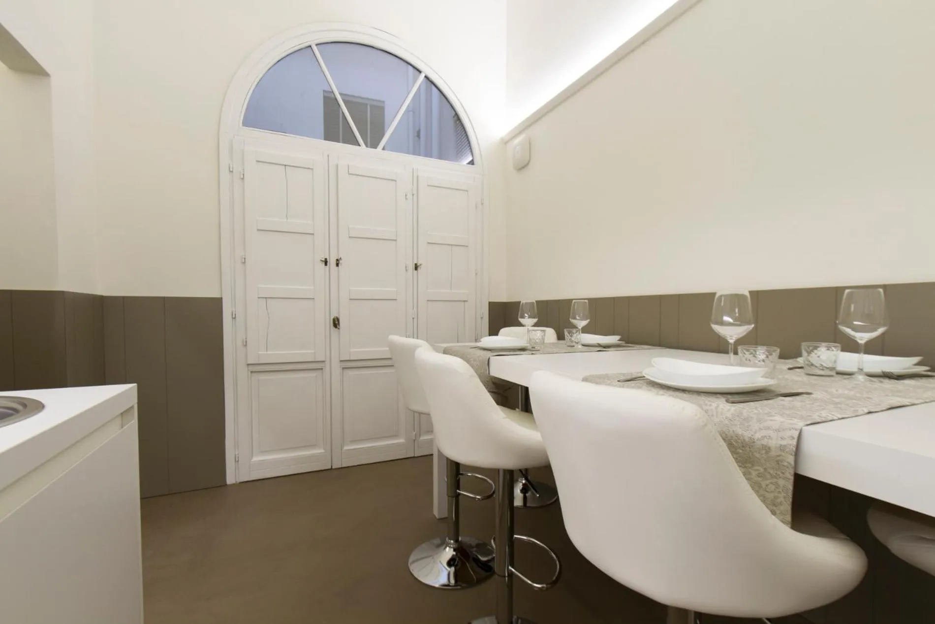 Dining area in Palazzo dei Ciompi Suites