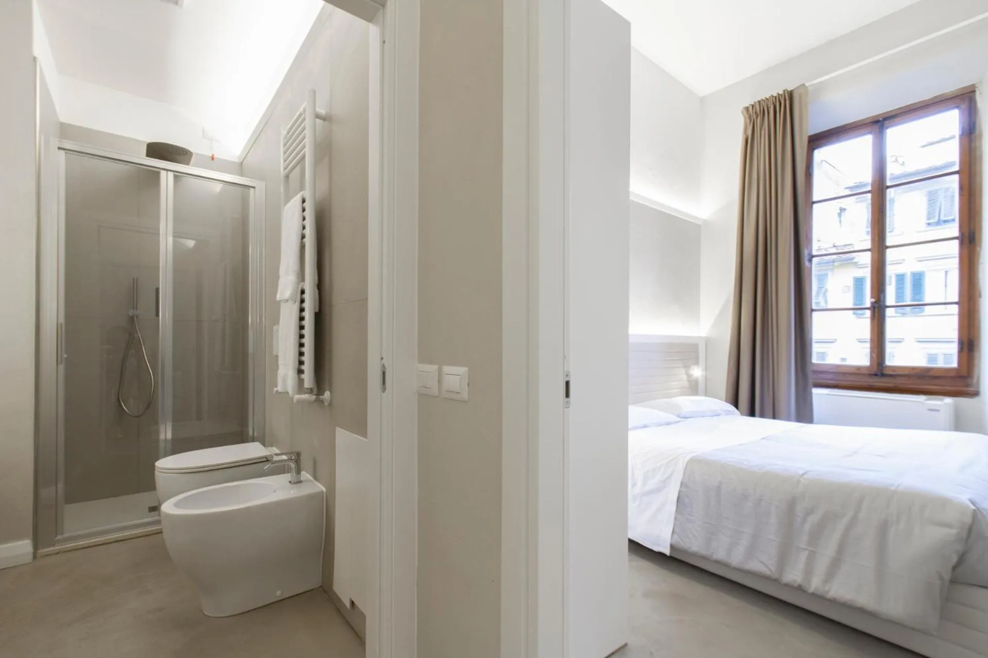 Bathroom, Bed in Palazzo dei Ciompi Suites