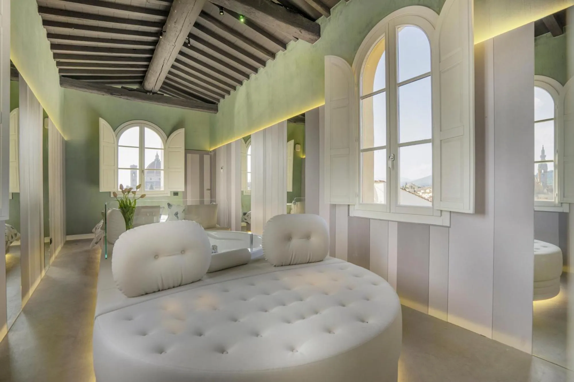 Photo of the whole room, Bed in Palazzo dei Ciompi Suites