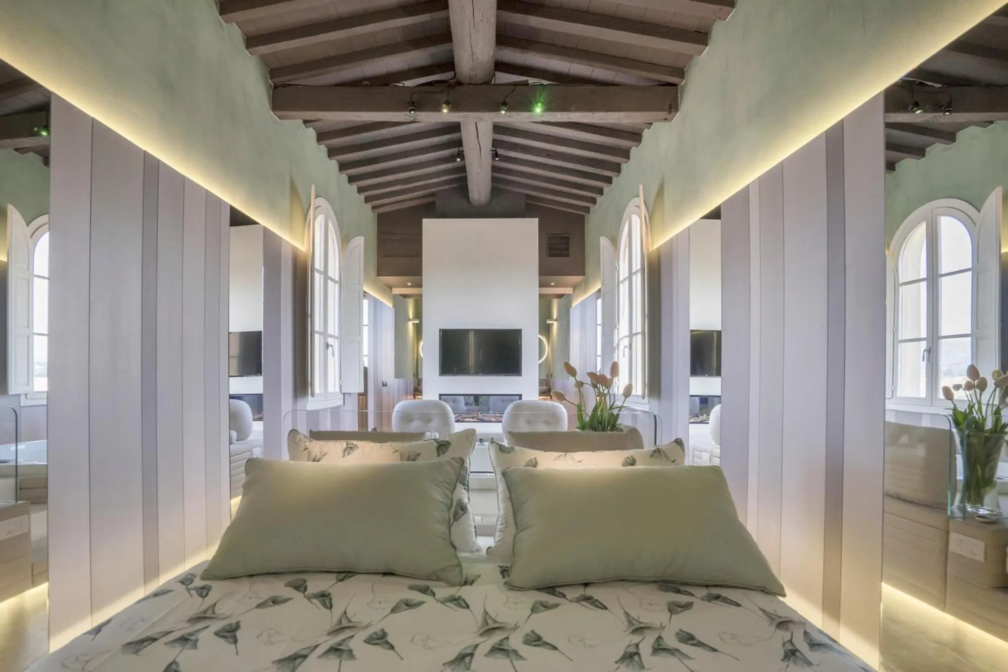 Bed in Palazzo dei Ciompi Suites