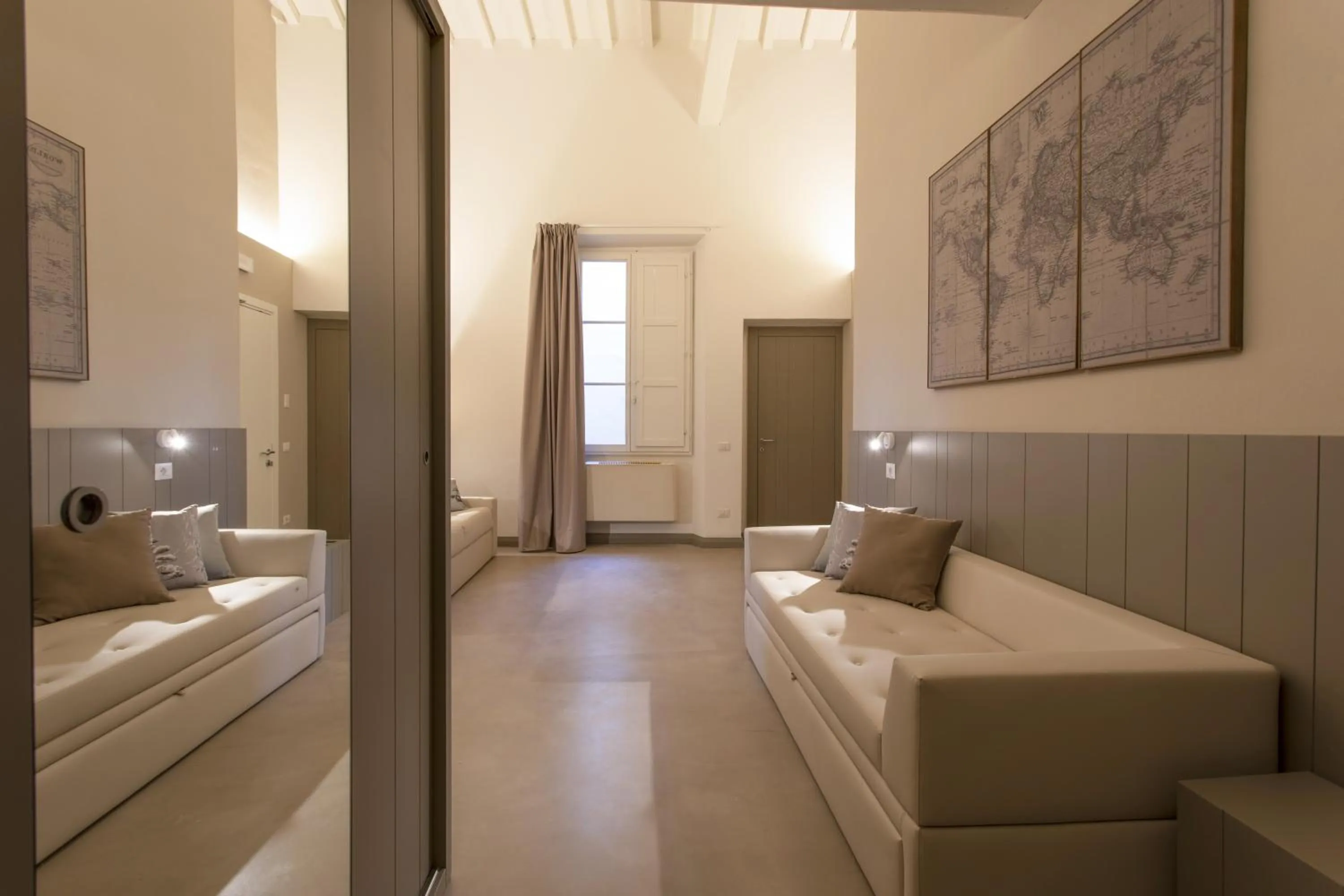 Living room, Bed in Palazzo dei Ciompi Suites