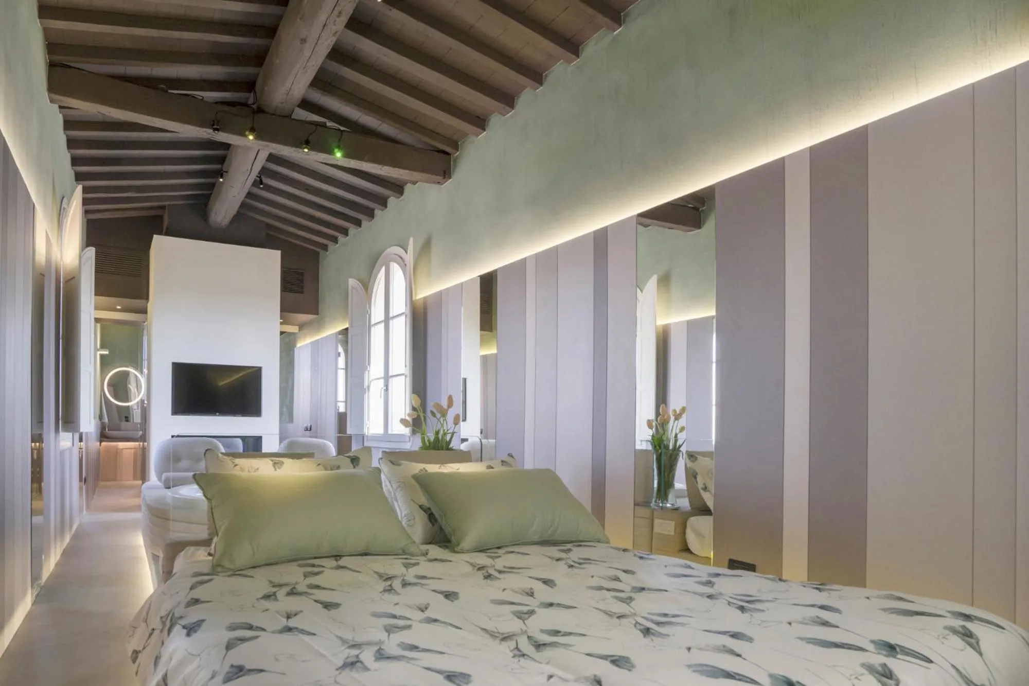 Photo of the whole room, Bed in Palazzo dei Ciompi Suites