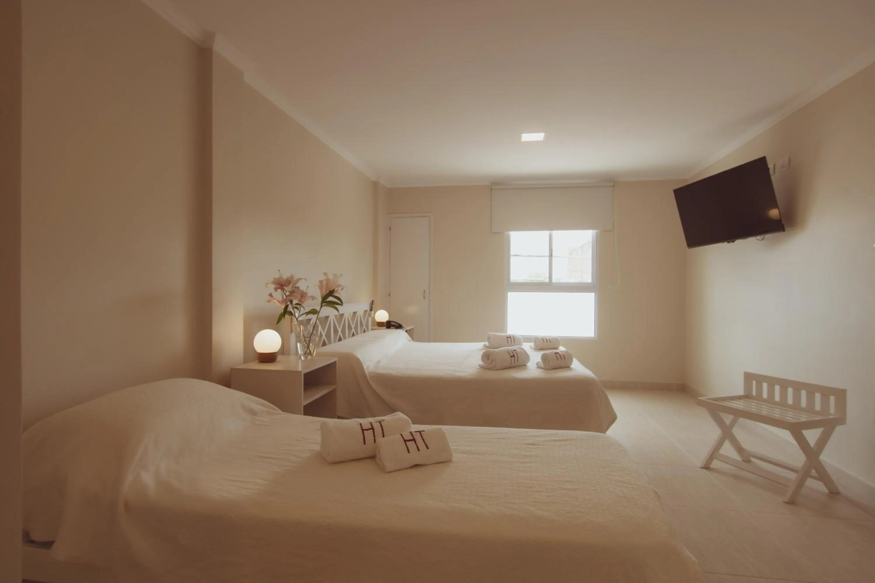 Bedroom, Bed in Hotel Tonight