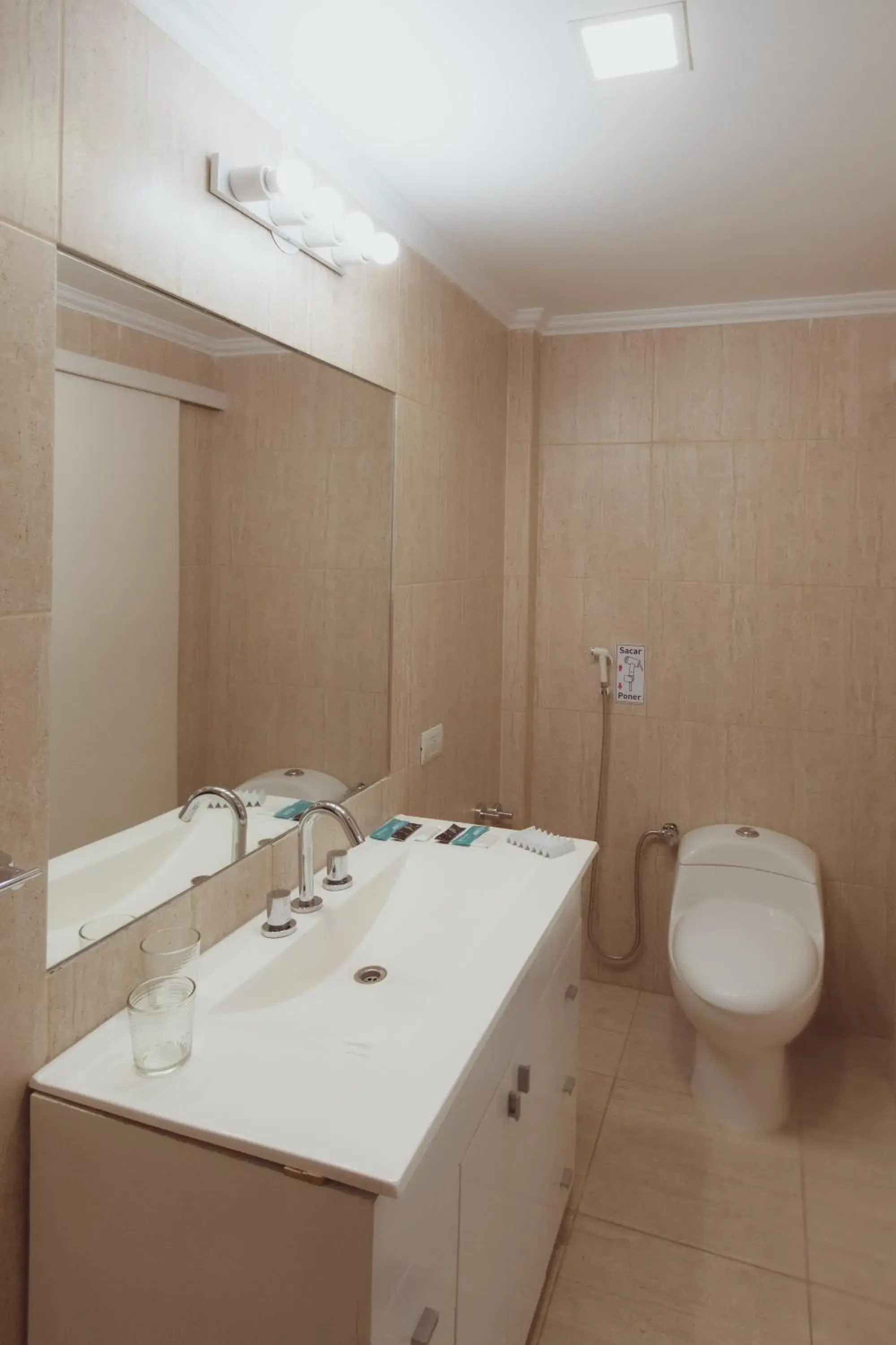 Deluxe Twin Room in Hotel Tonight Deluxe Twin Room in Hotel Tonight