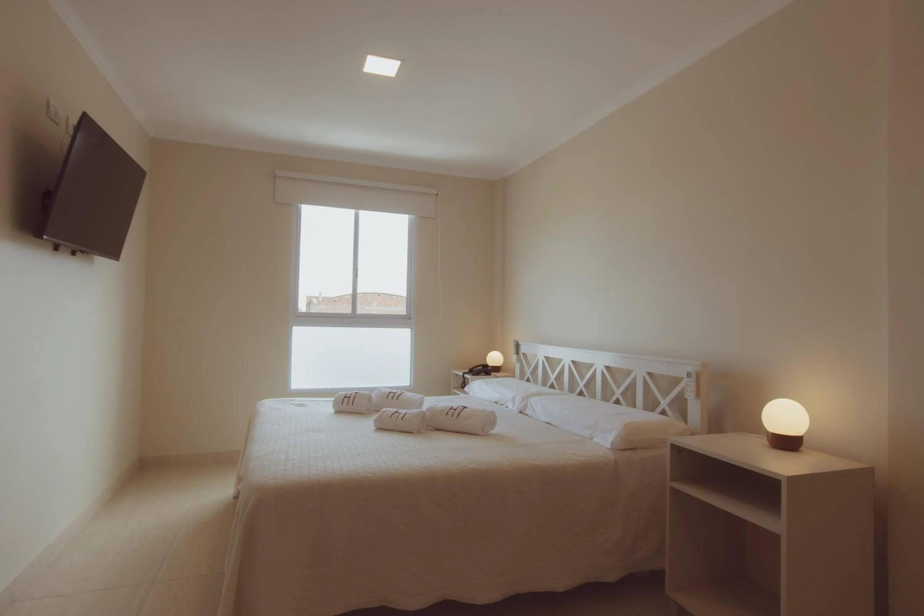 Bed in Hotel Tonight