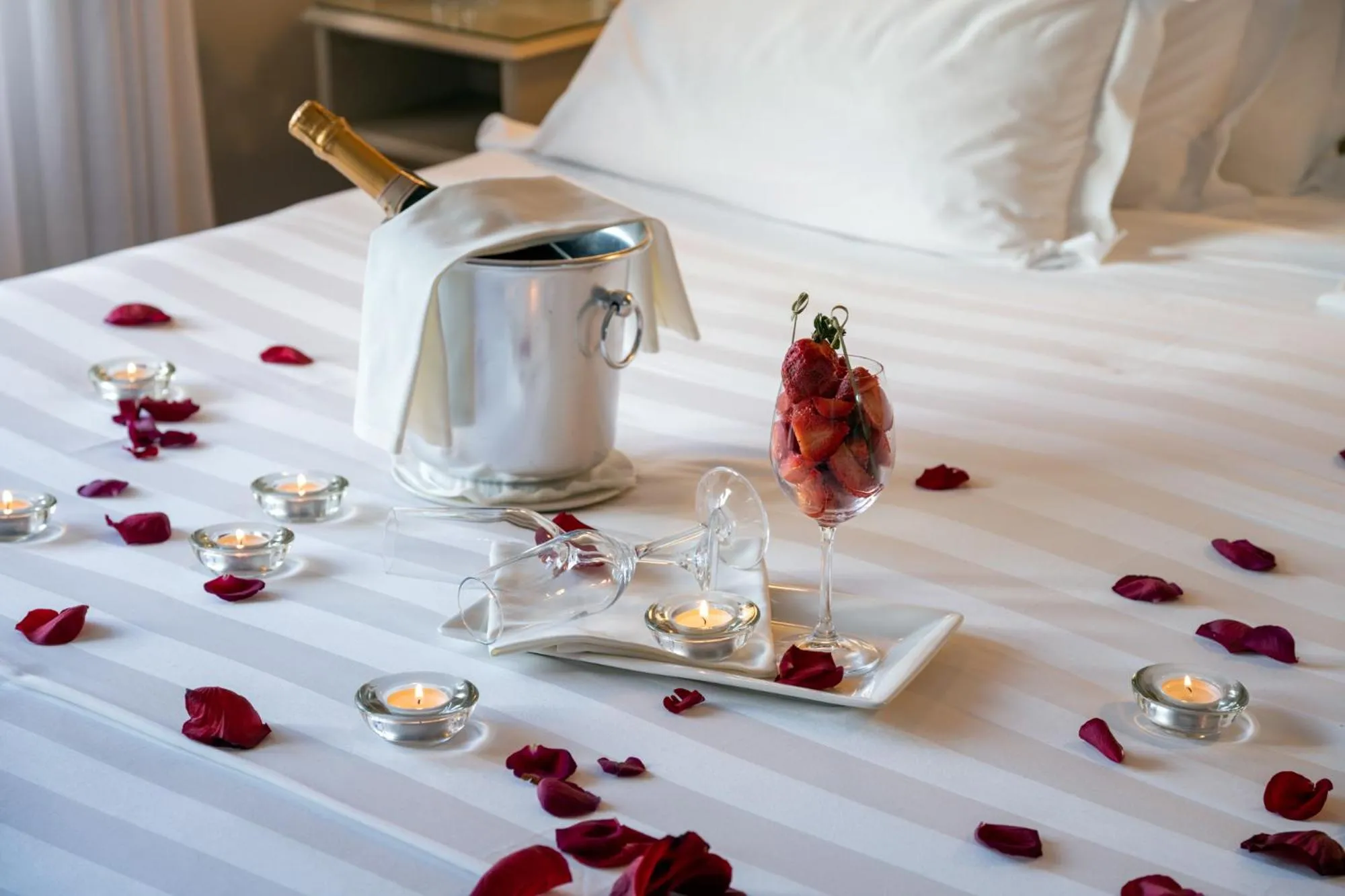 room service, Bed in Silva Hotel Splendid