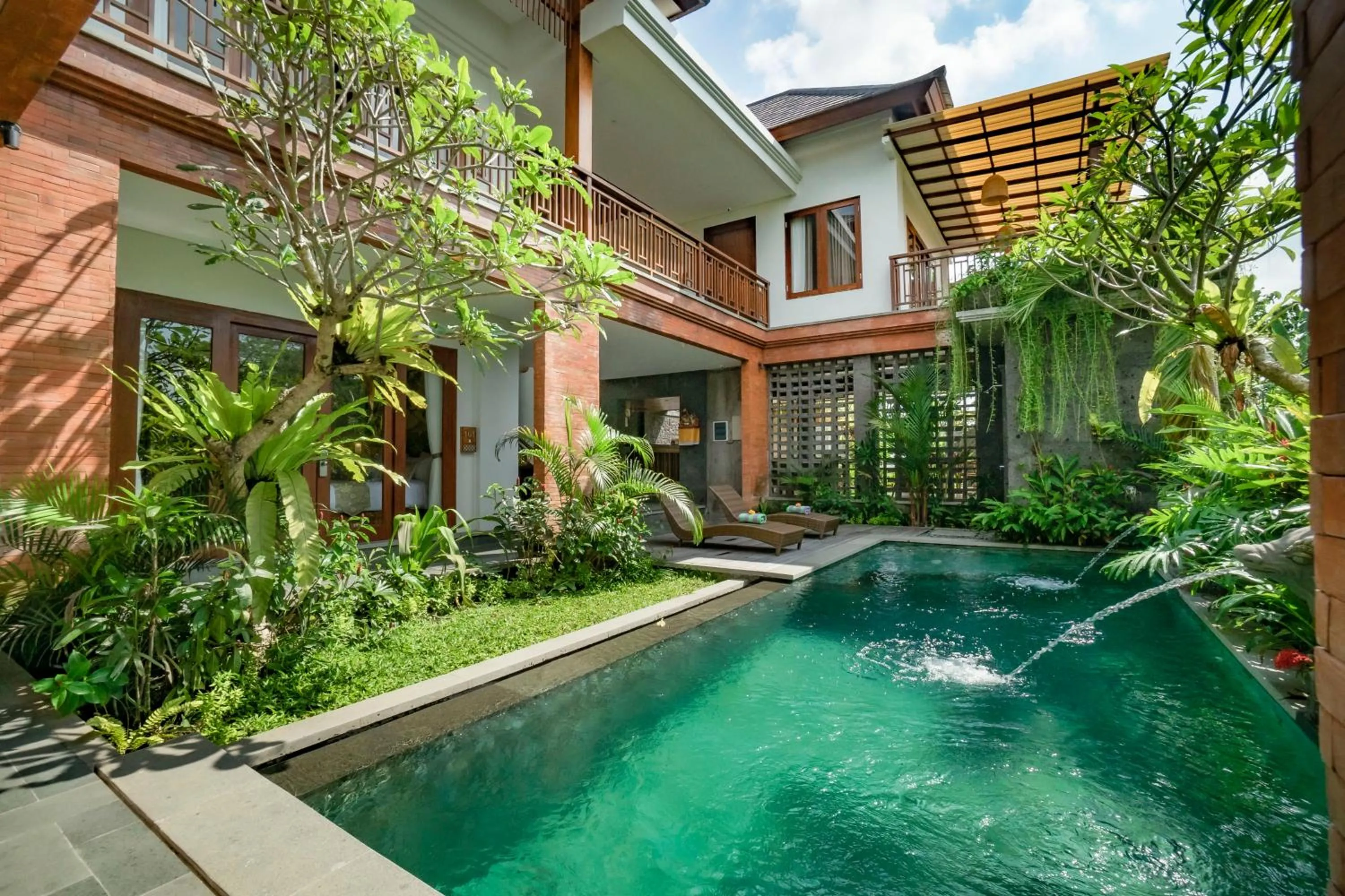 Swimming pool in Uma Shanti Villa by Mahaputra