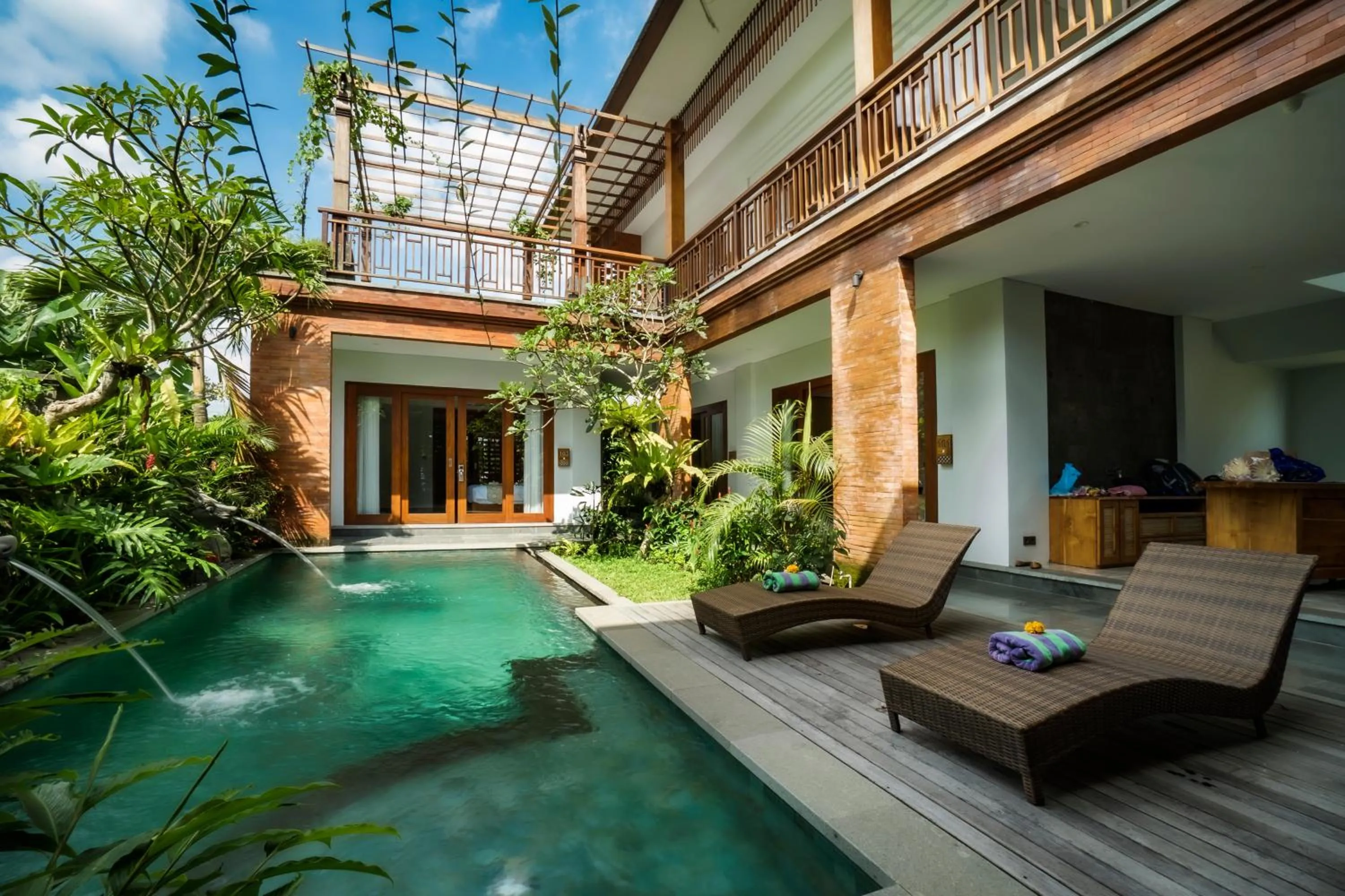 Swimming pool in Uma Shanti Villa by Mahaputra