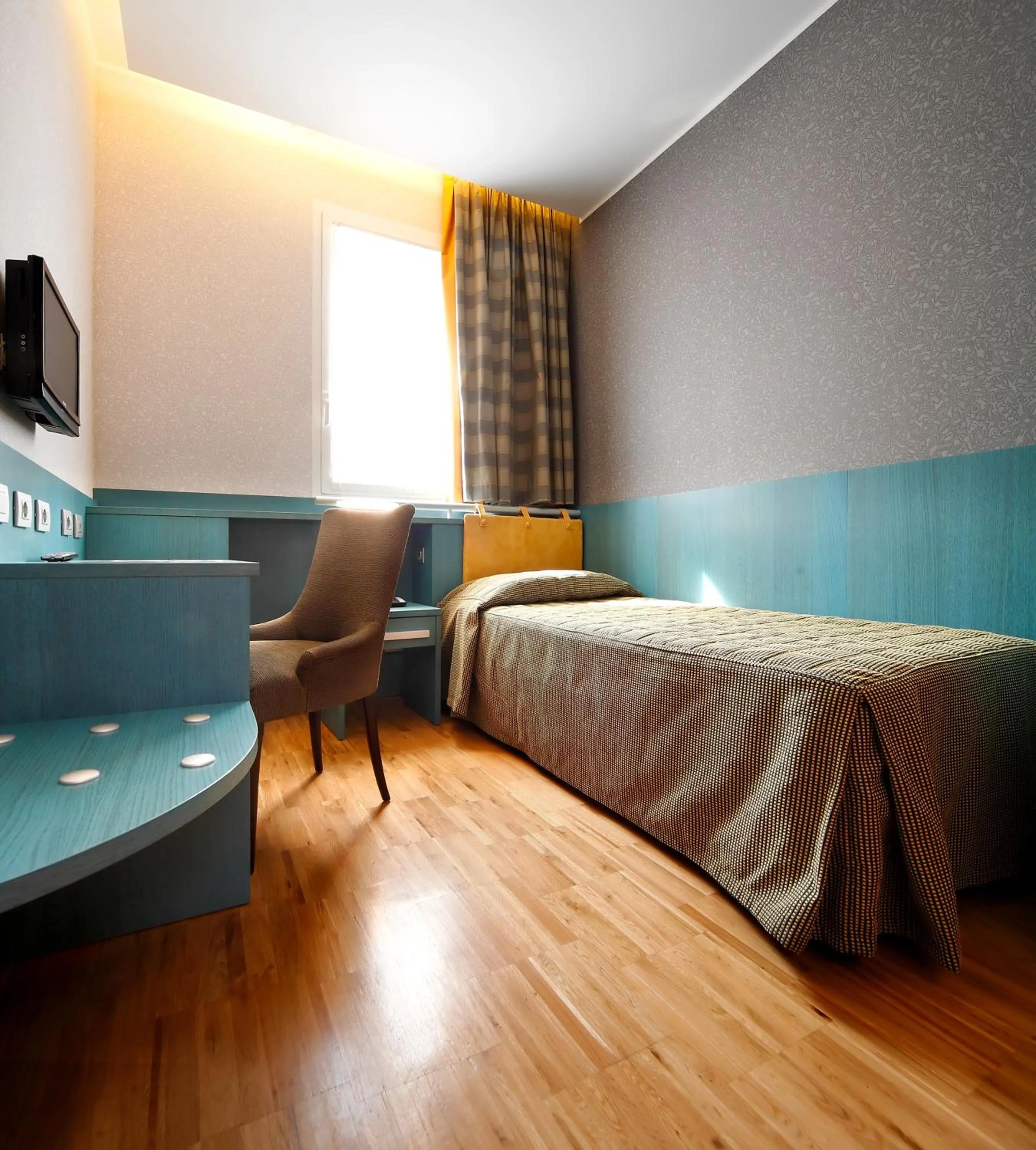 Photo of the whole room, Bed in Hotel Terminal