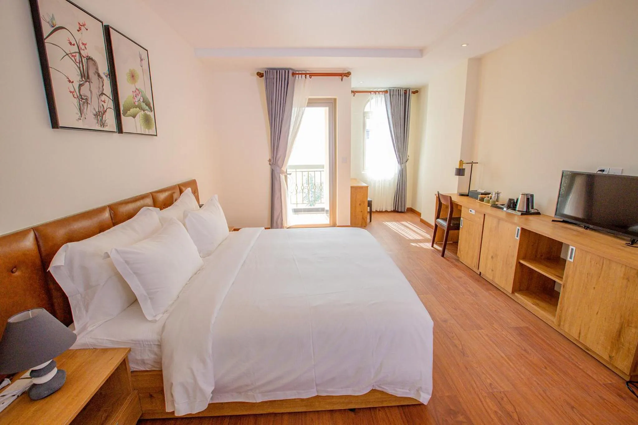 Bed in Sea Breeze Hotel & Villa