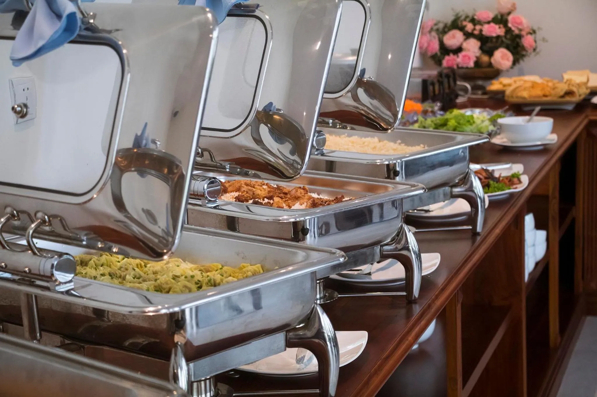 Restaurant/places to eat in Sea Breeze Hotel & Villa