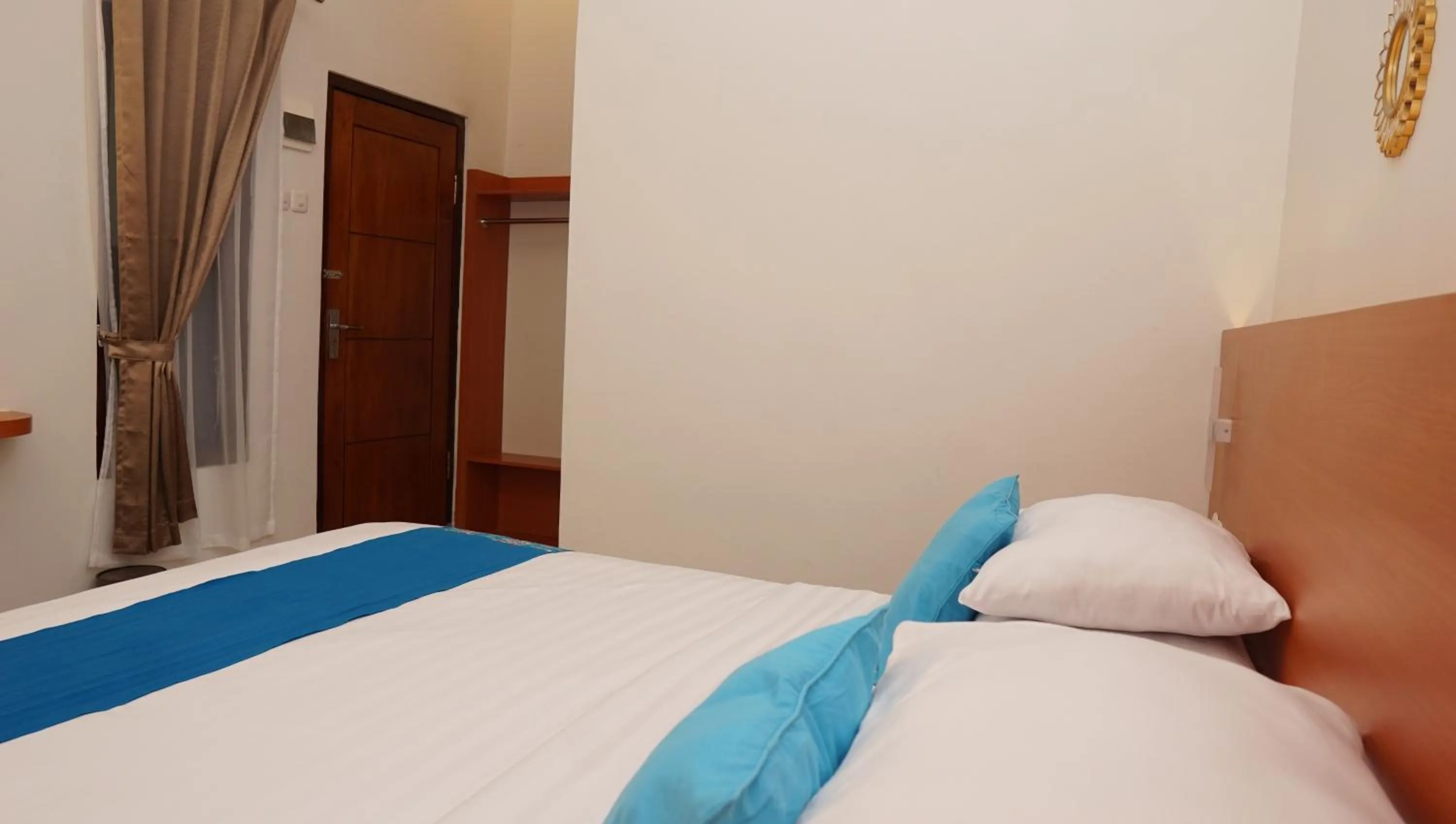 Bed in Jazz Room Kampung Inggris Syariah