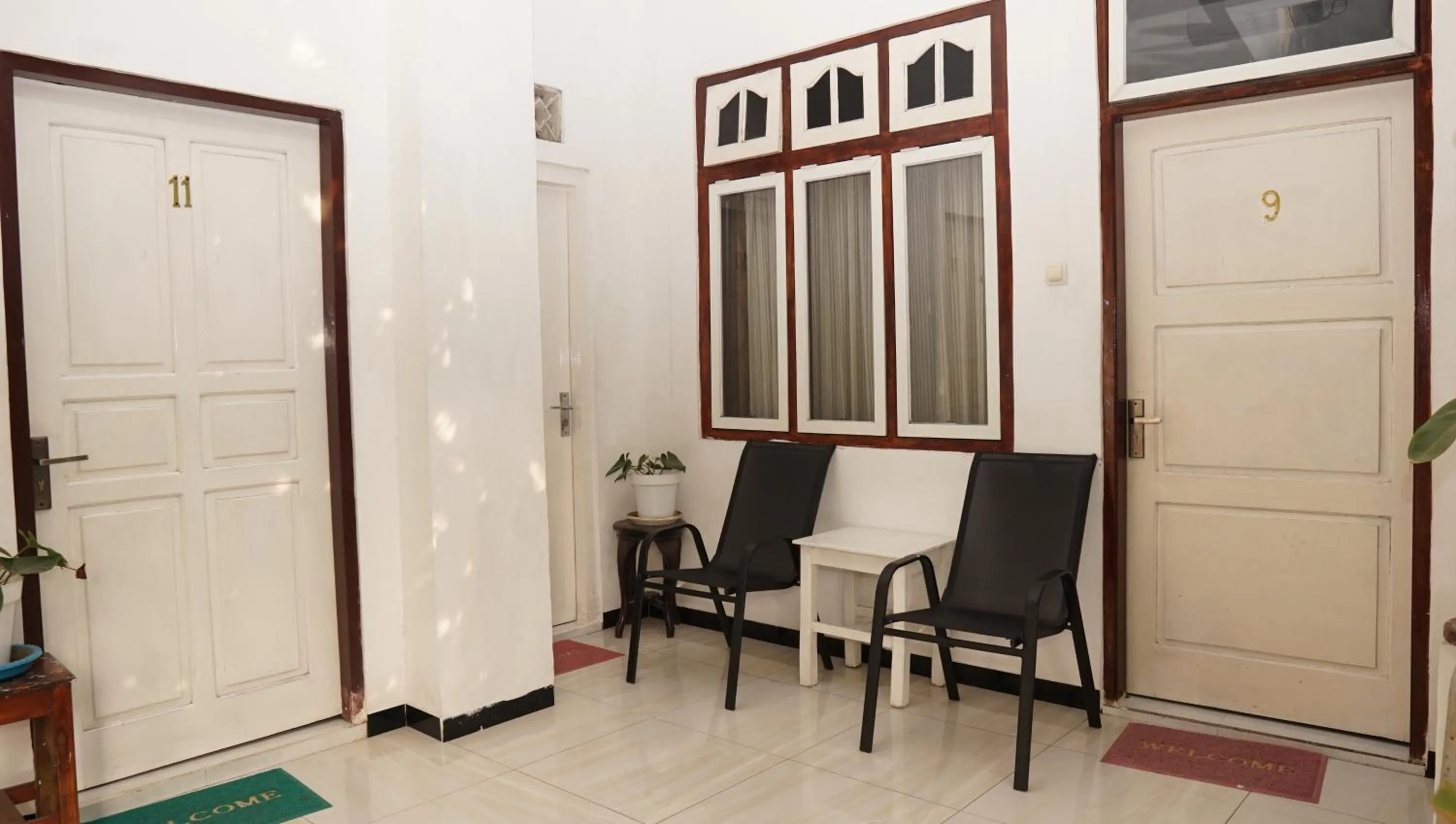 Seating area in Jazz Room Kampung Inggris Syariah