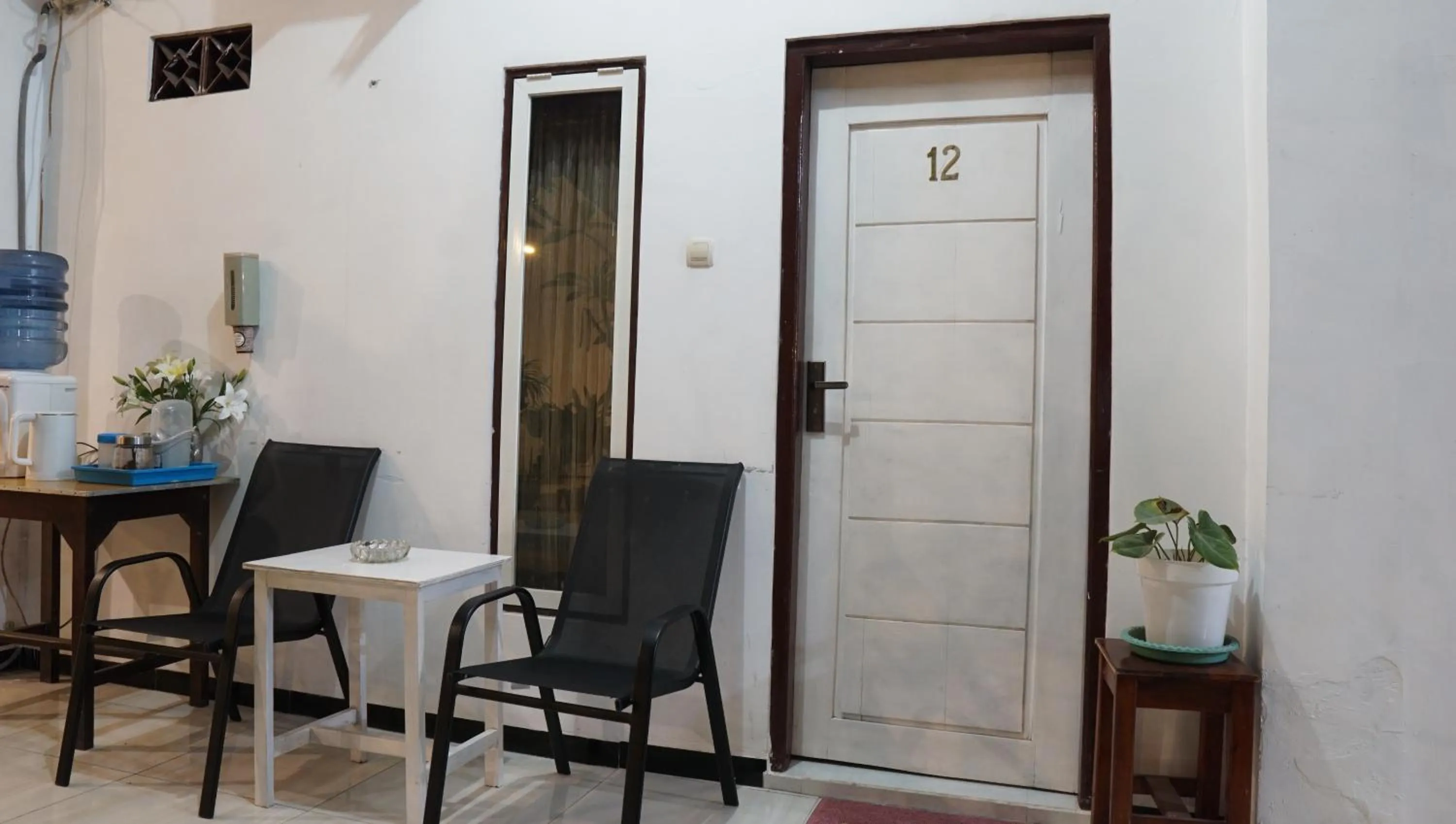 Seating area in Jazz Room Kampung Inggris Syariah