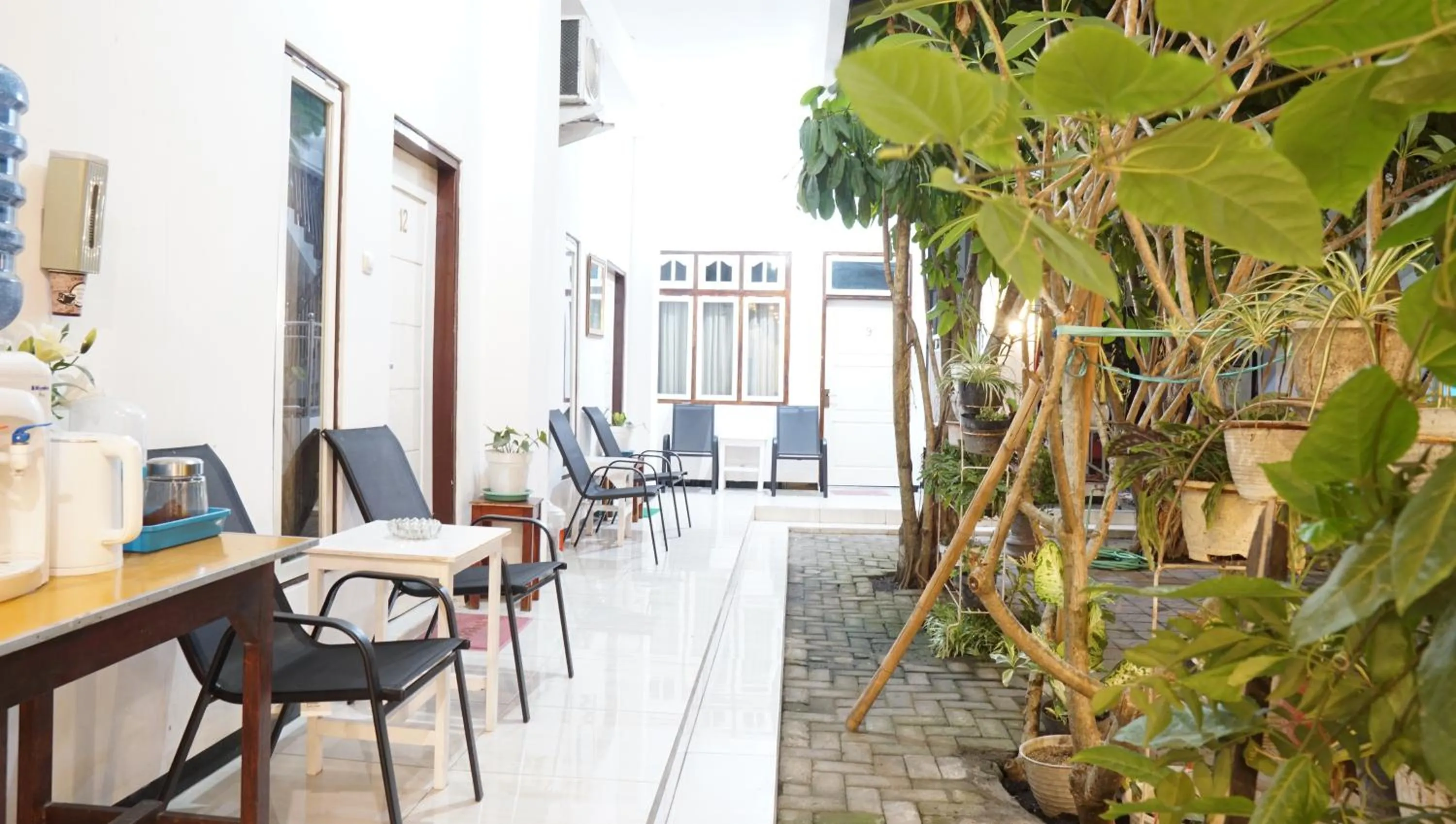 Seating area in Jazz Room Kampung Inggris Syariah