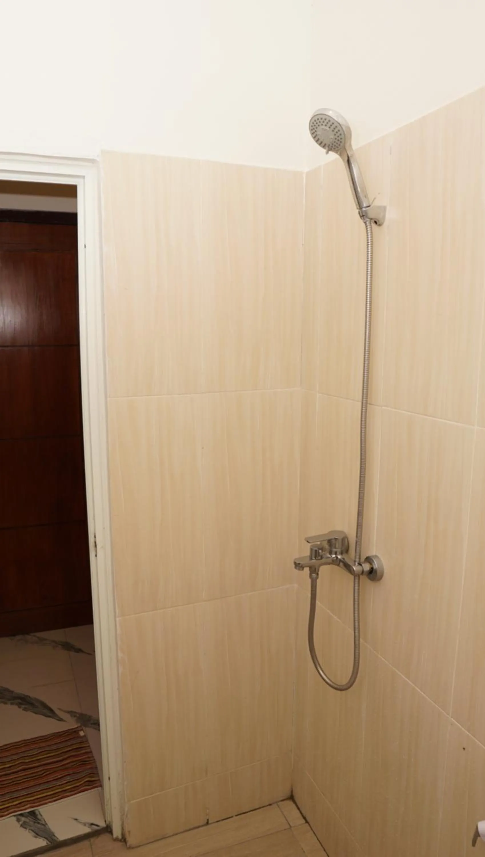 Shower in Jazz Room Kampung Inggris Syariah