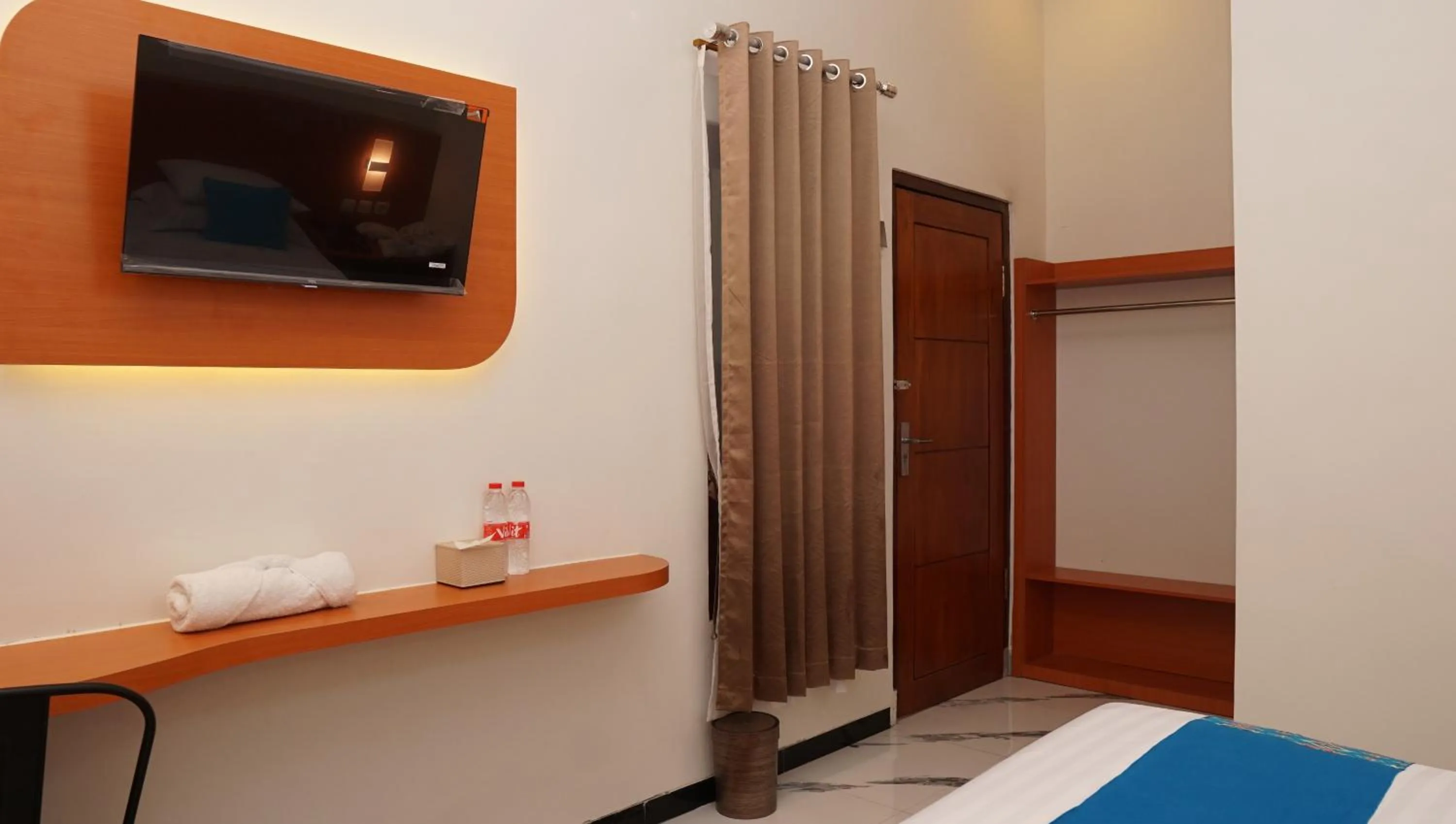 Bed in Jazz Room Kampung Inggris Syariah