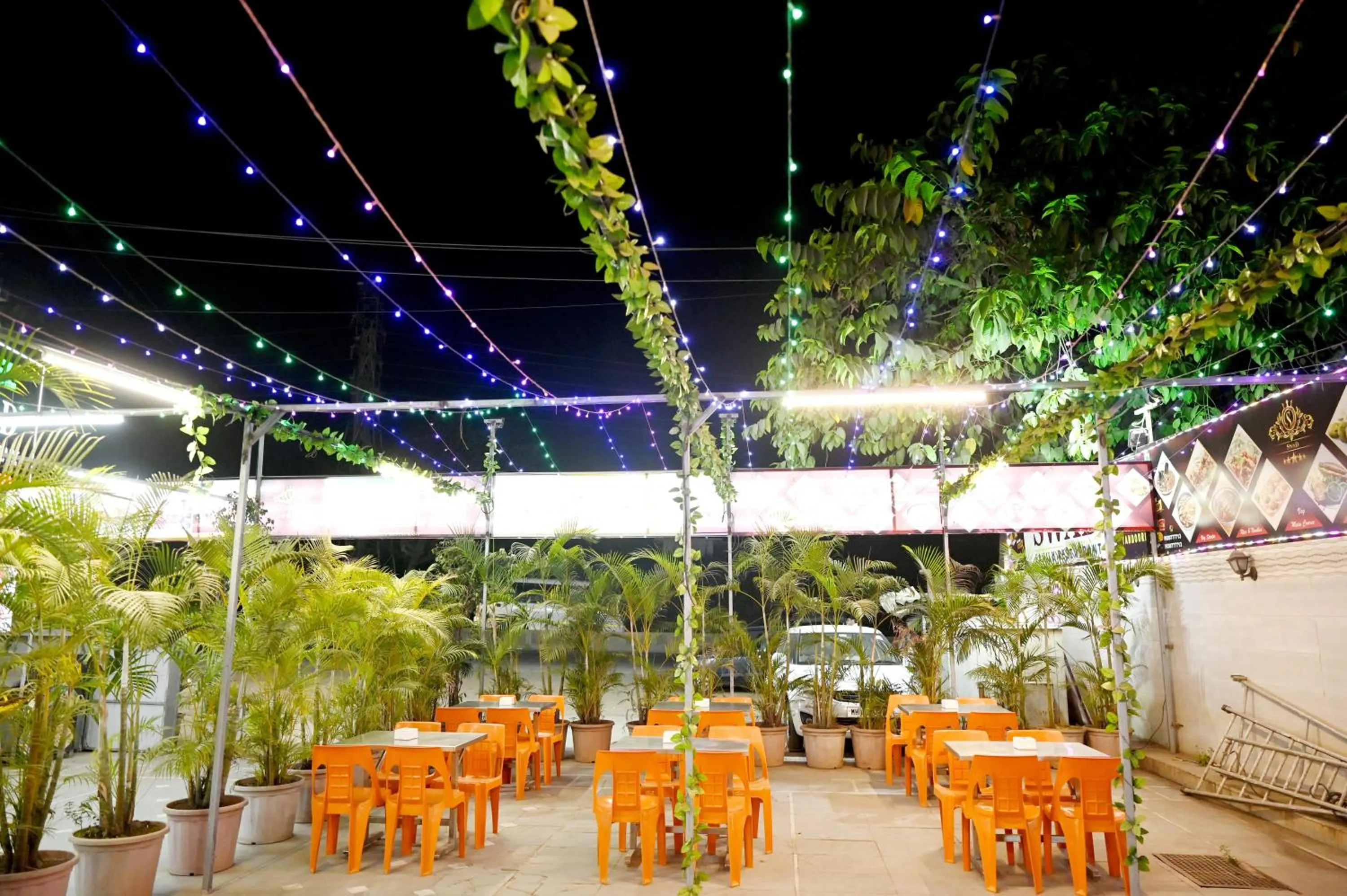 Restaurant/places to eat in Hotel Sagar