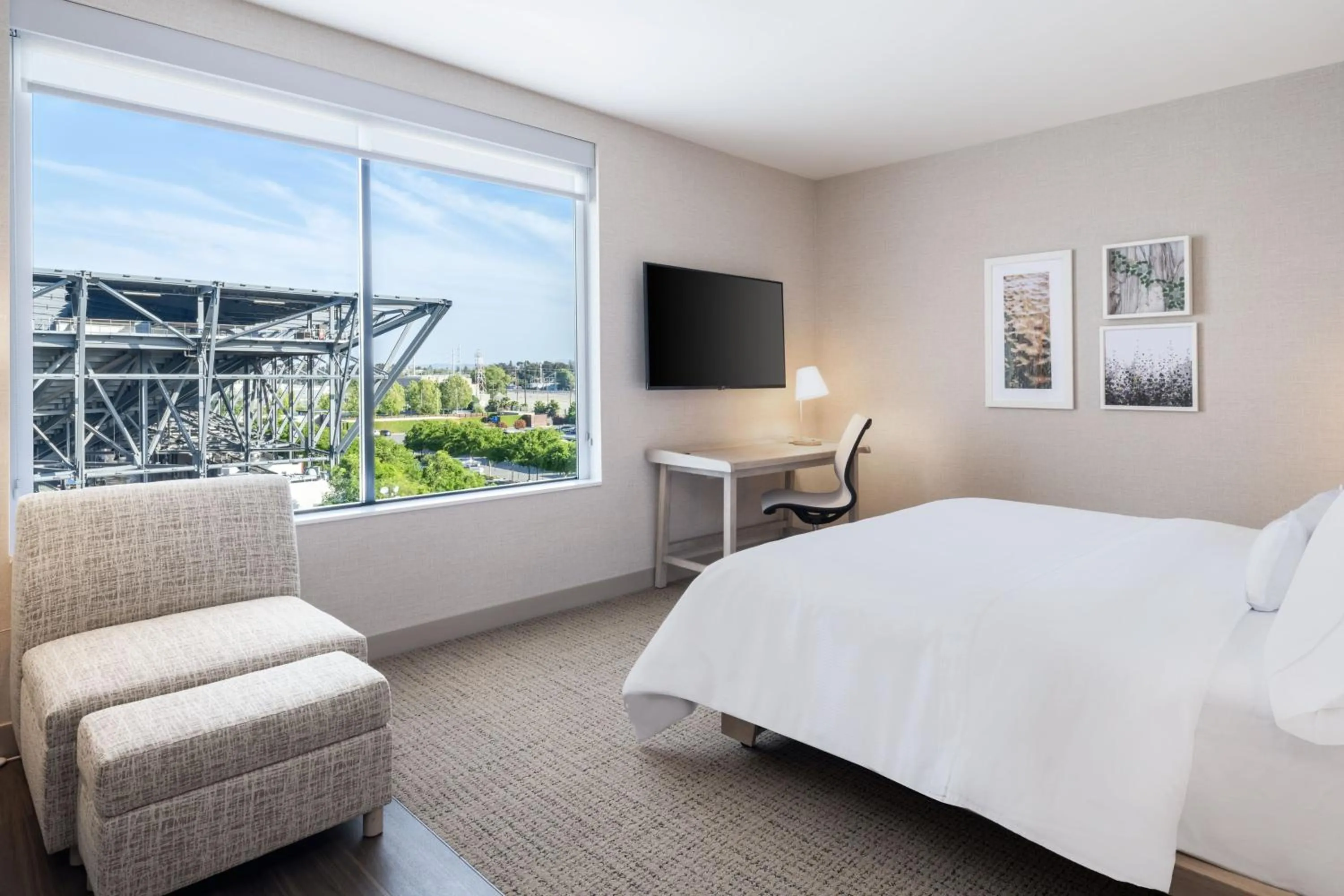 Photo of the whole room, Bed in Element San Jose Airport