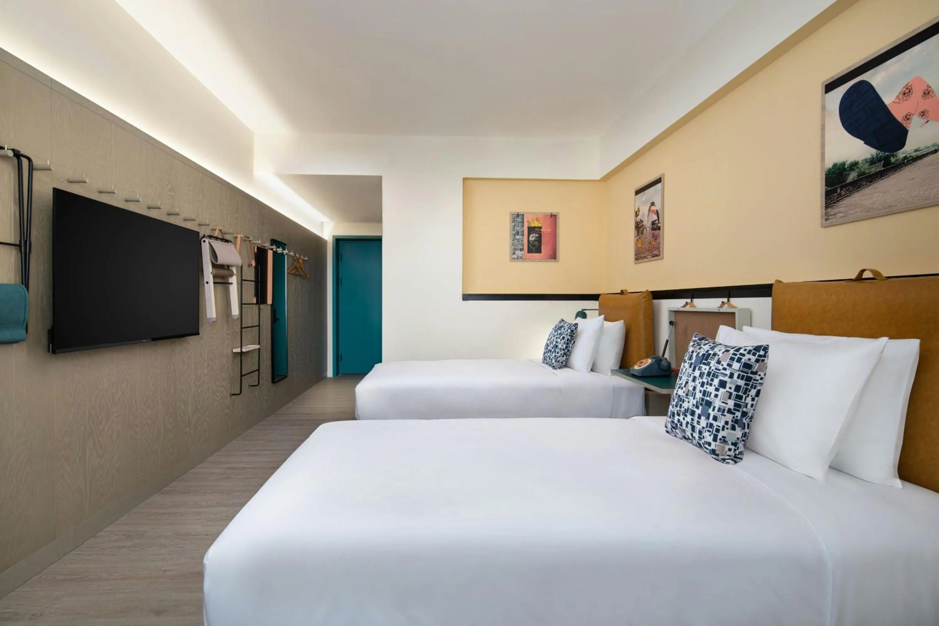 Photo of the whole room, Bed in Moxy Xi'an Beilin