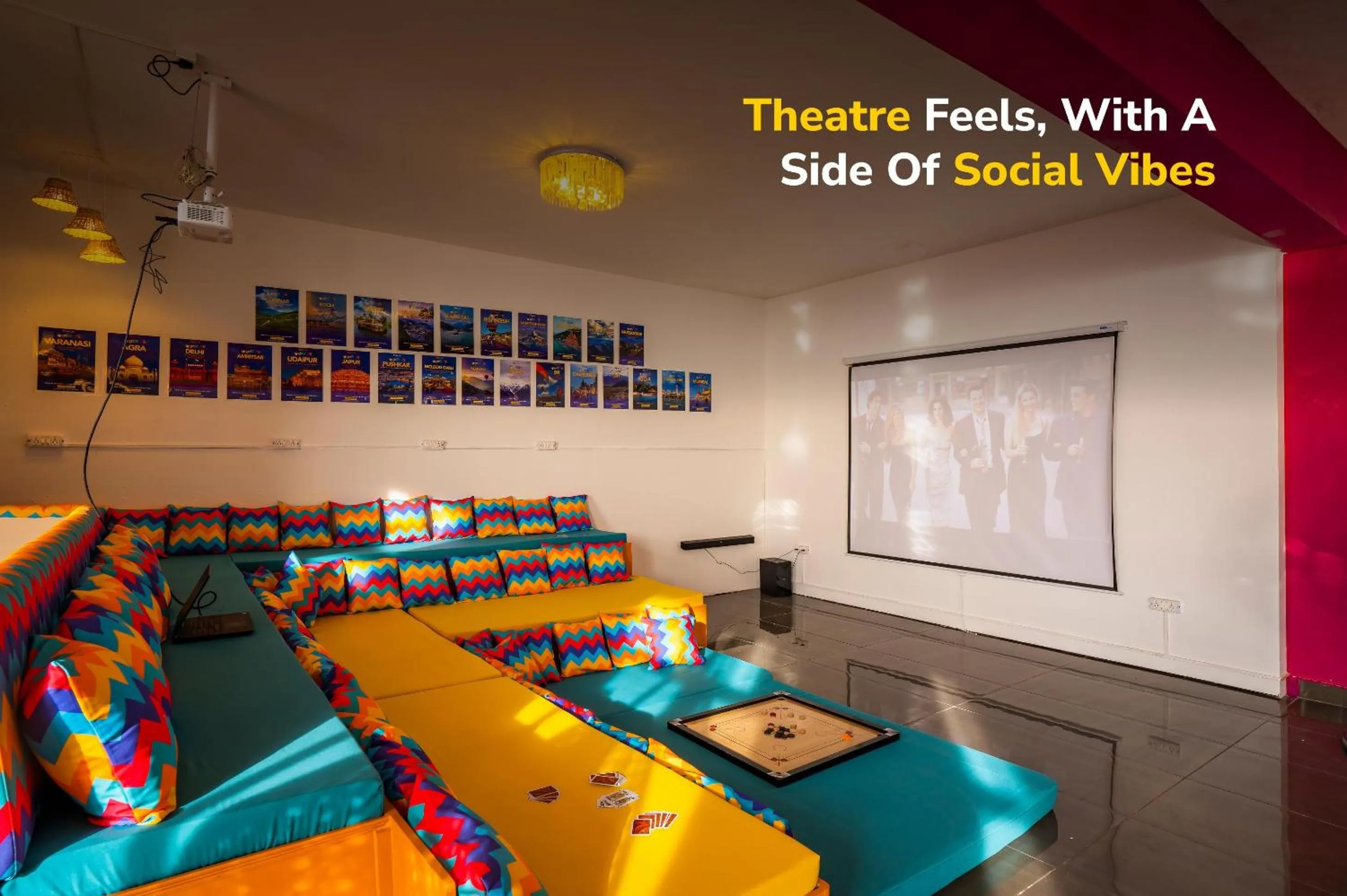 Communal lounge/ TV room in goSTOPS Mussoorie, Picture Palace