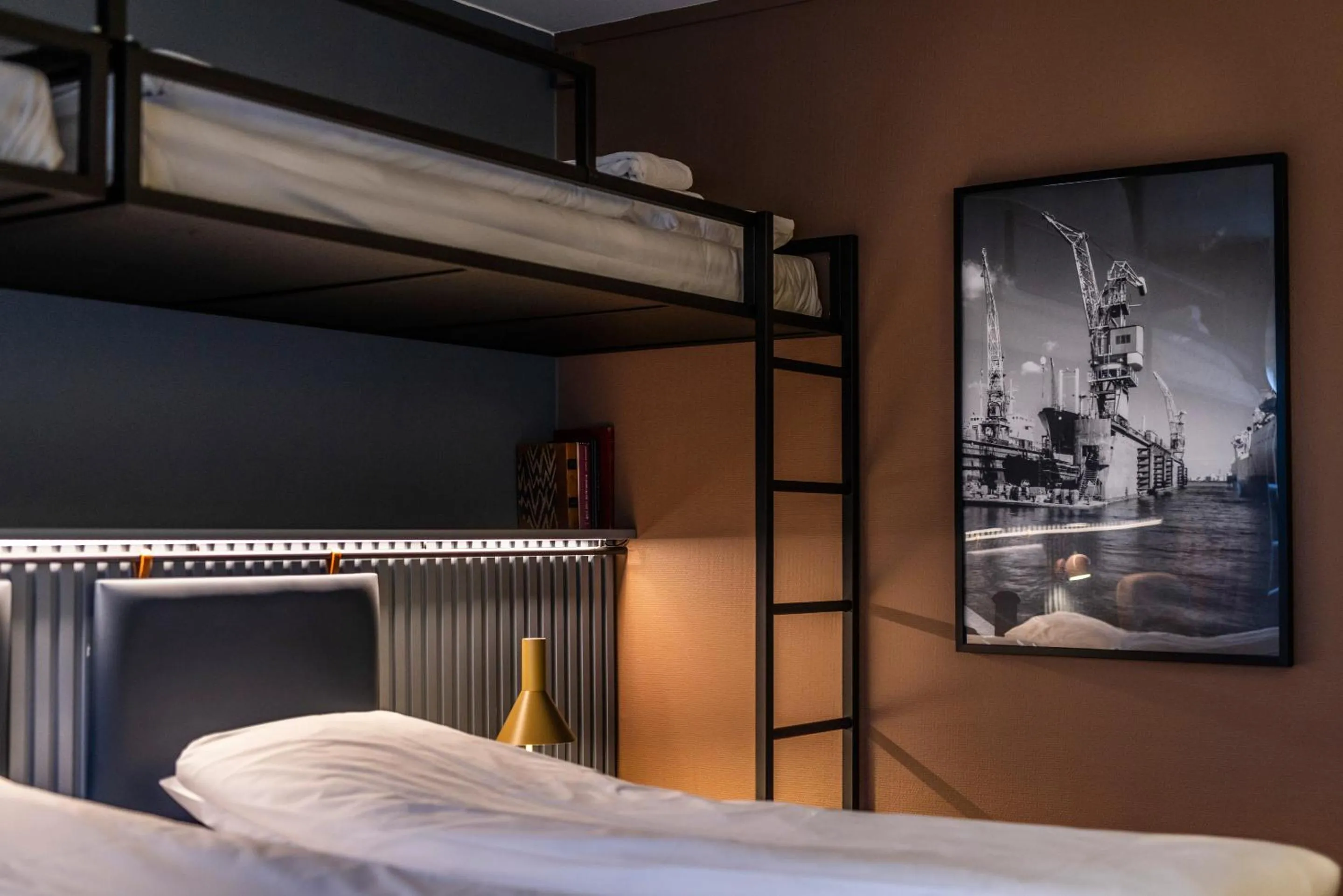 bunk bed, Bed in Pier 5 Hotel