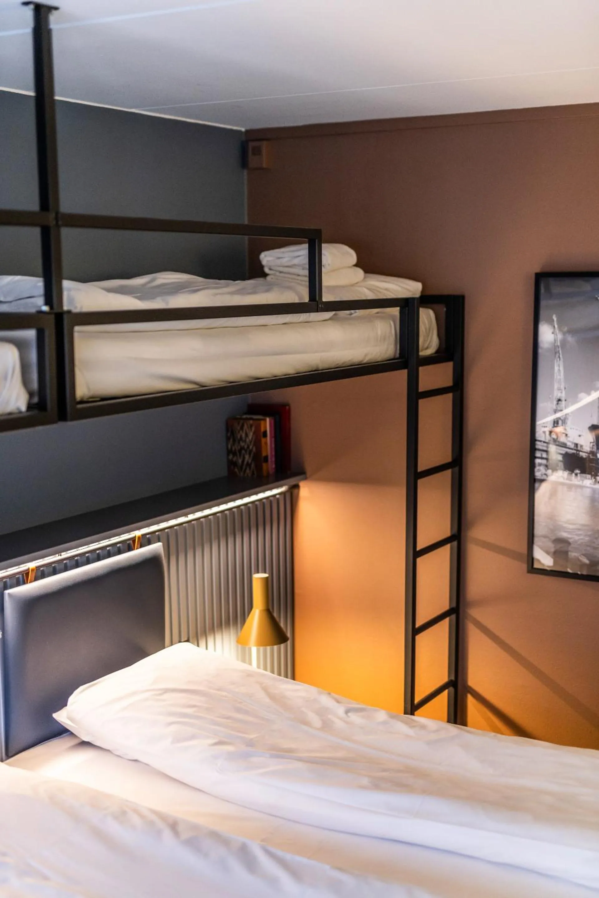 bunk bed, Bed in Pier 5 Hotel