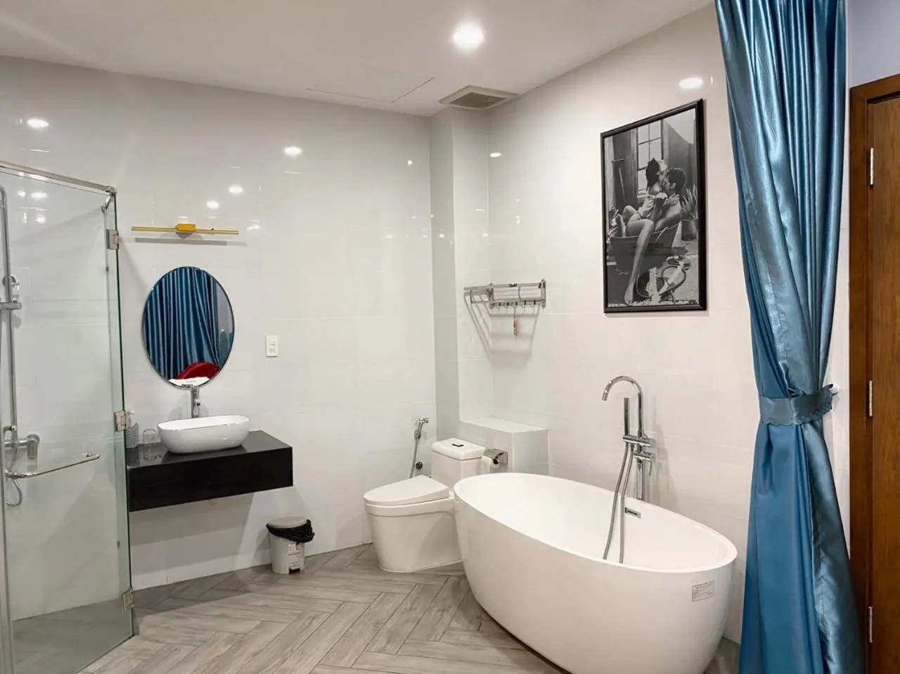 Shower in Lucky hotel