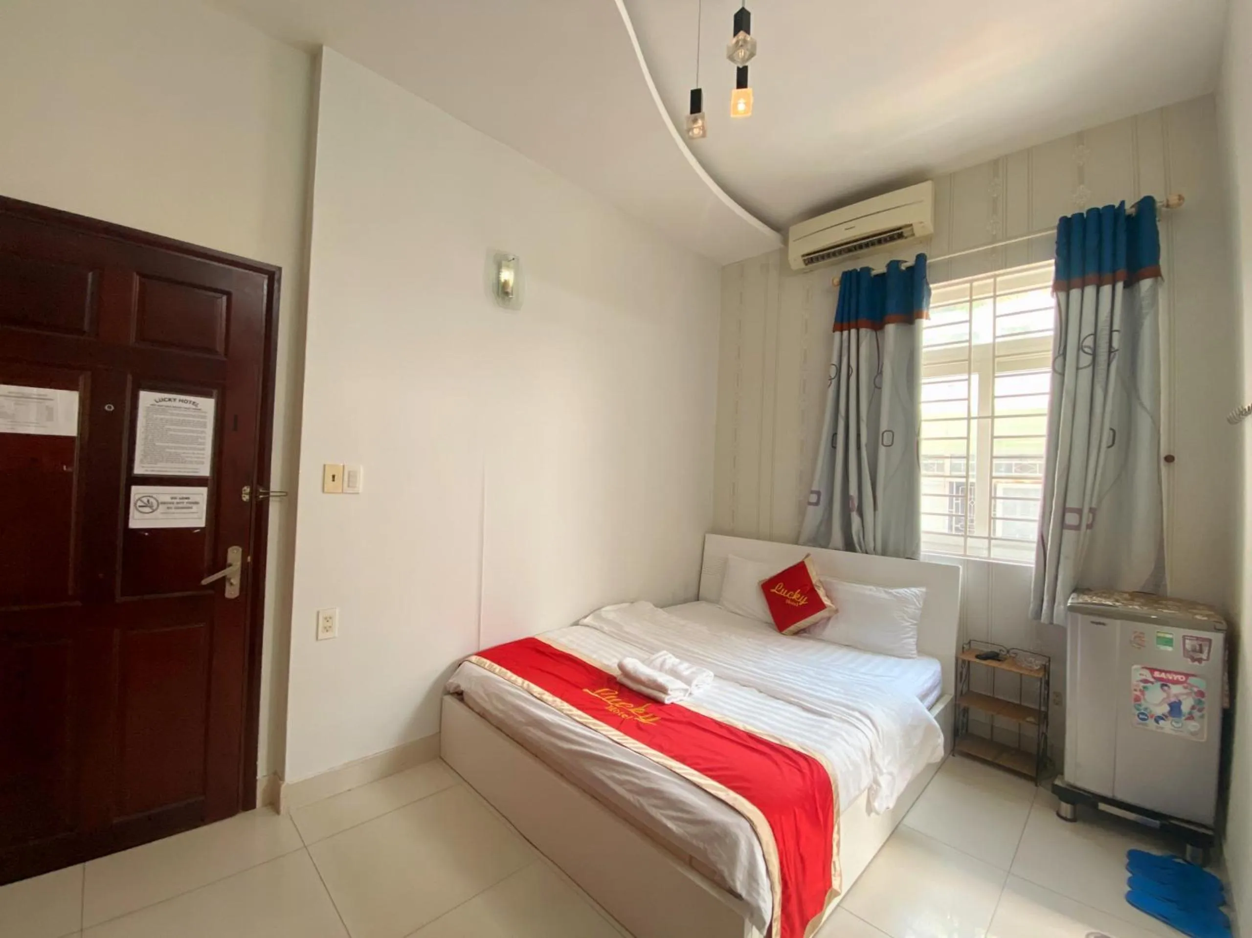 Bedroom, Bed in Lucky hotel