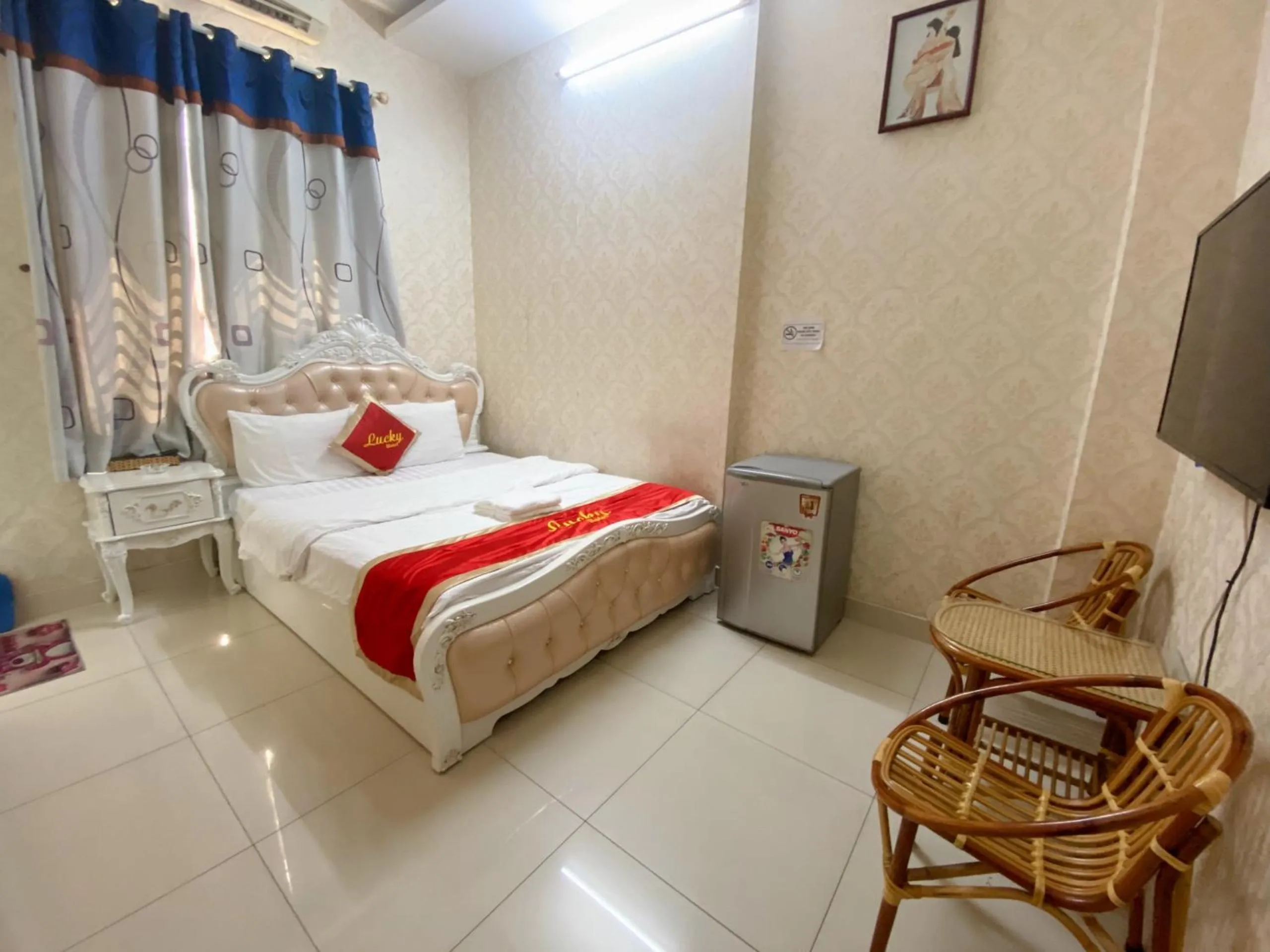 Bedroom, Bed in Lucky hotel