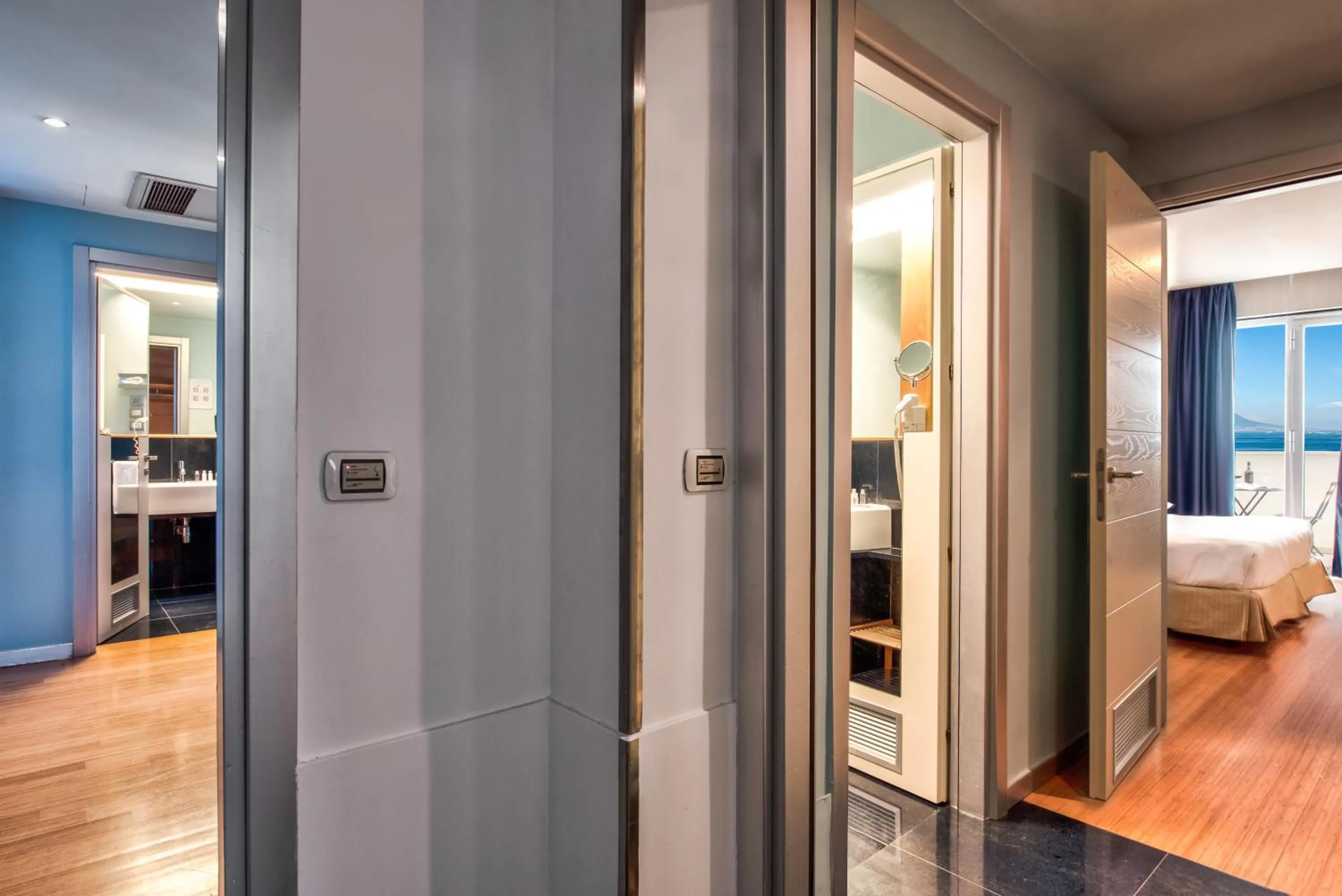 Bathroom, Bed in Towers Hotel Stabiae Sorrento Coast