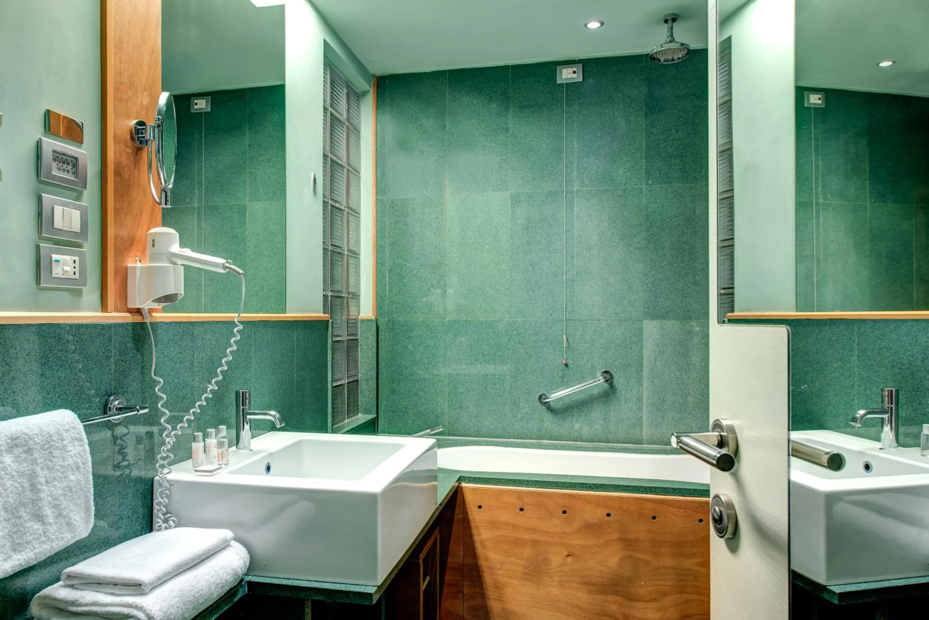 Bathroom in Towers Hotel Stabiae Sorrento Coast