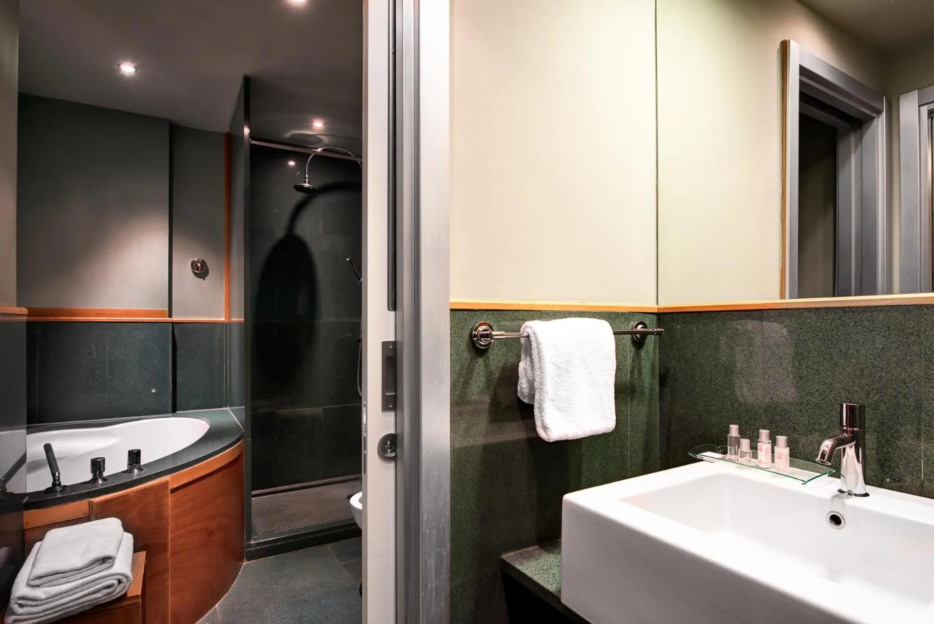 Shower in Towers Hotel Stabiae Sorrento Coast