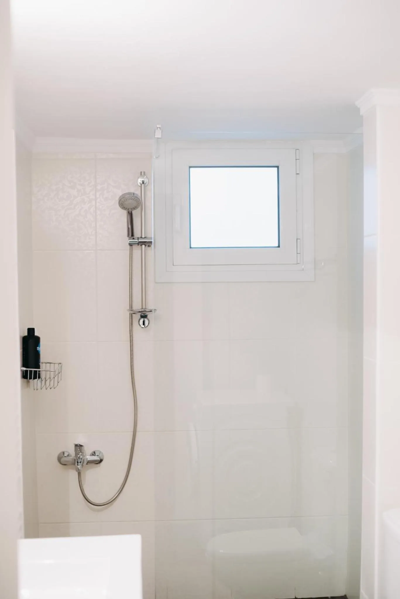 Shower in Best House Saint John, New Port of Patras