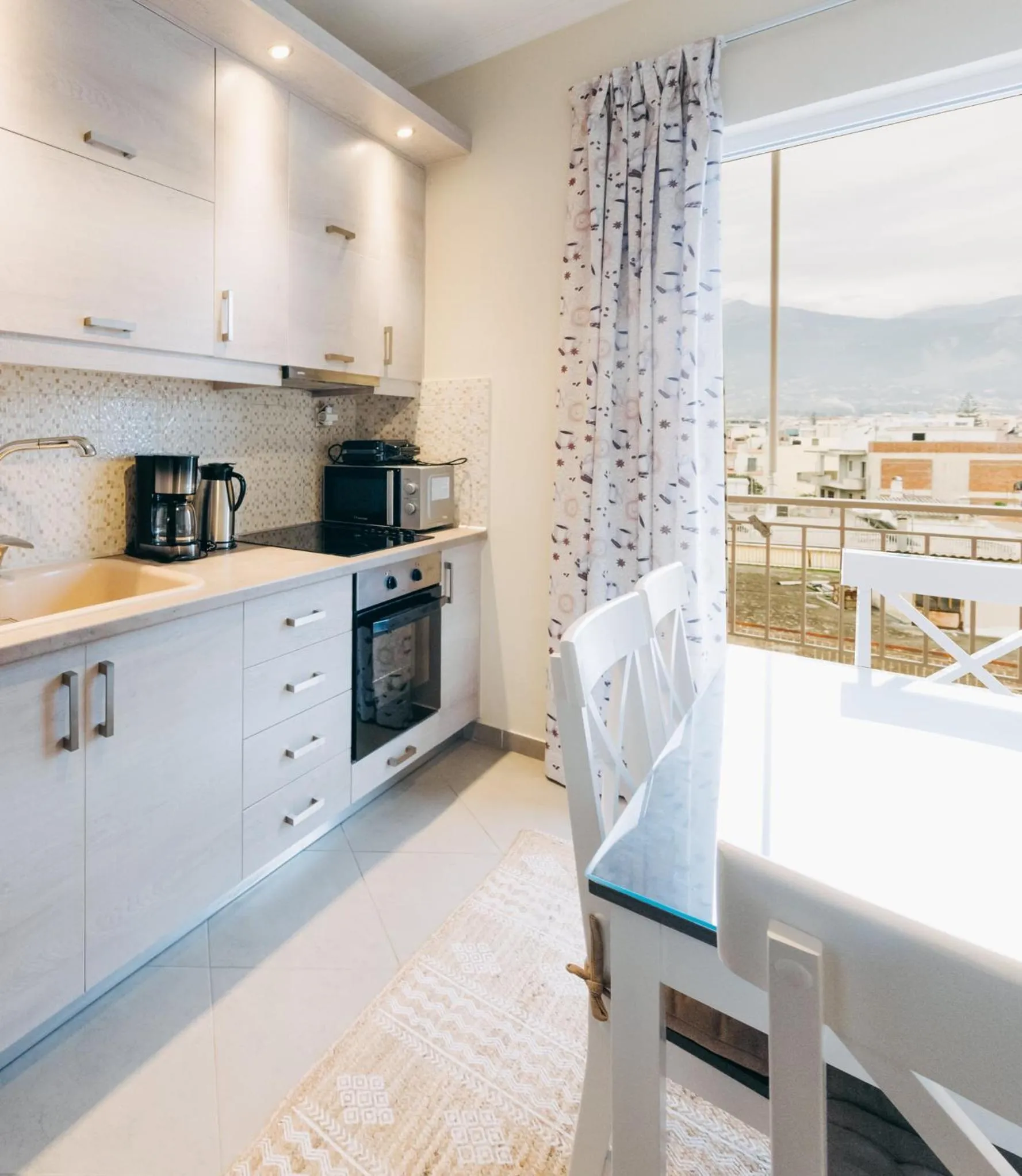 Kitchen or kitchenette in Best House Saint John, New Port of Patras
