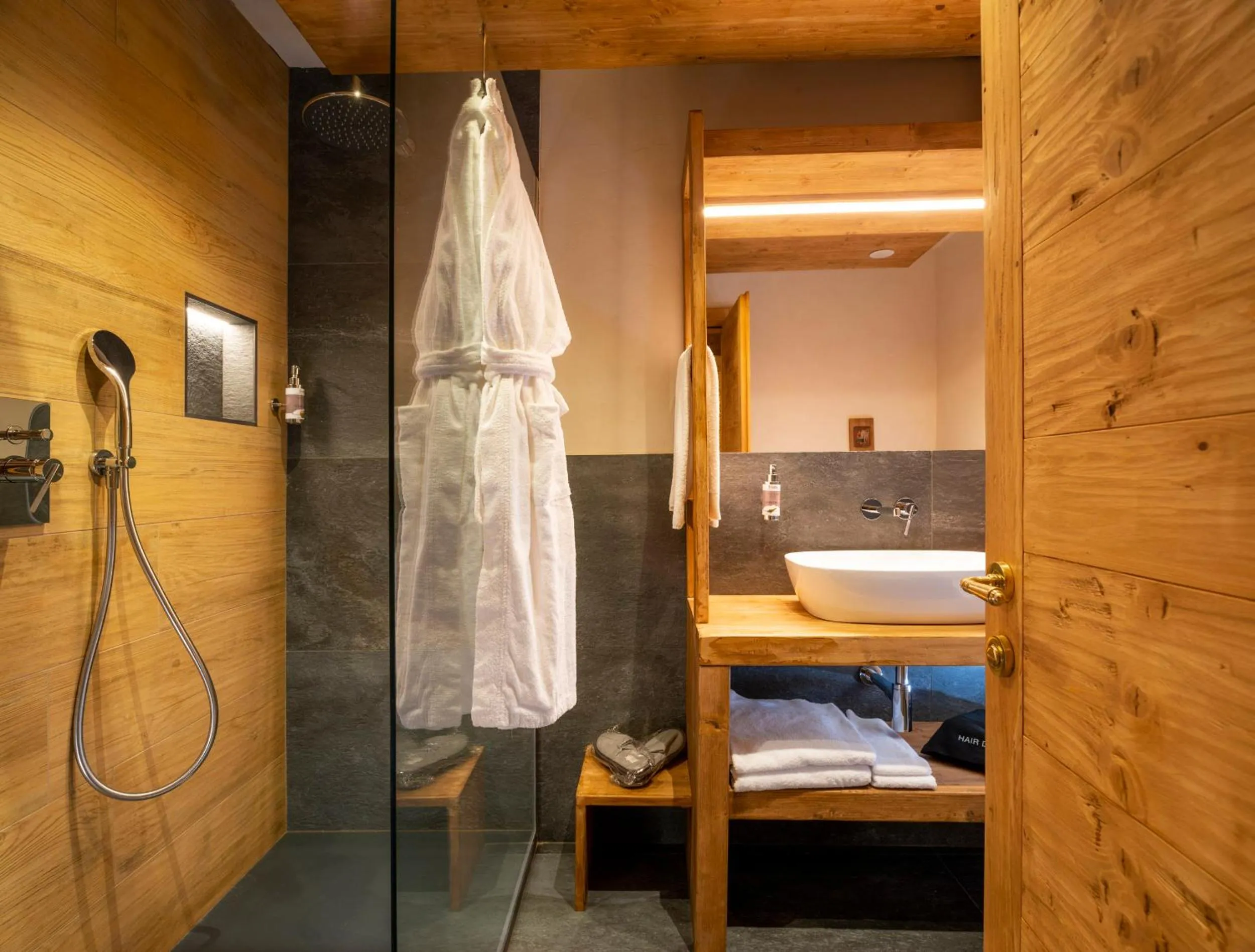 Bathroom, Bed in Gran Baita Hotel & Wellness