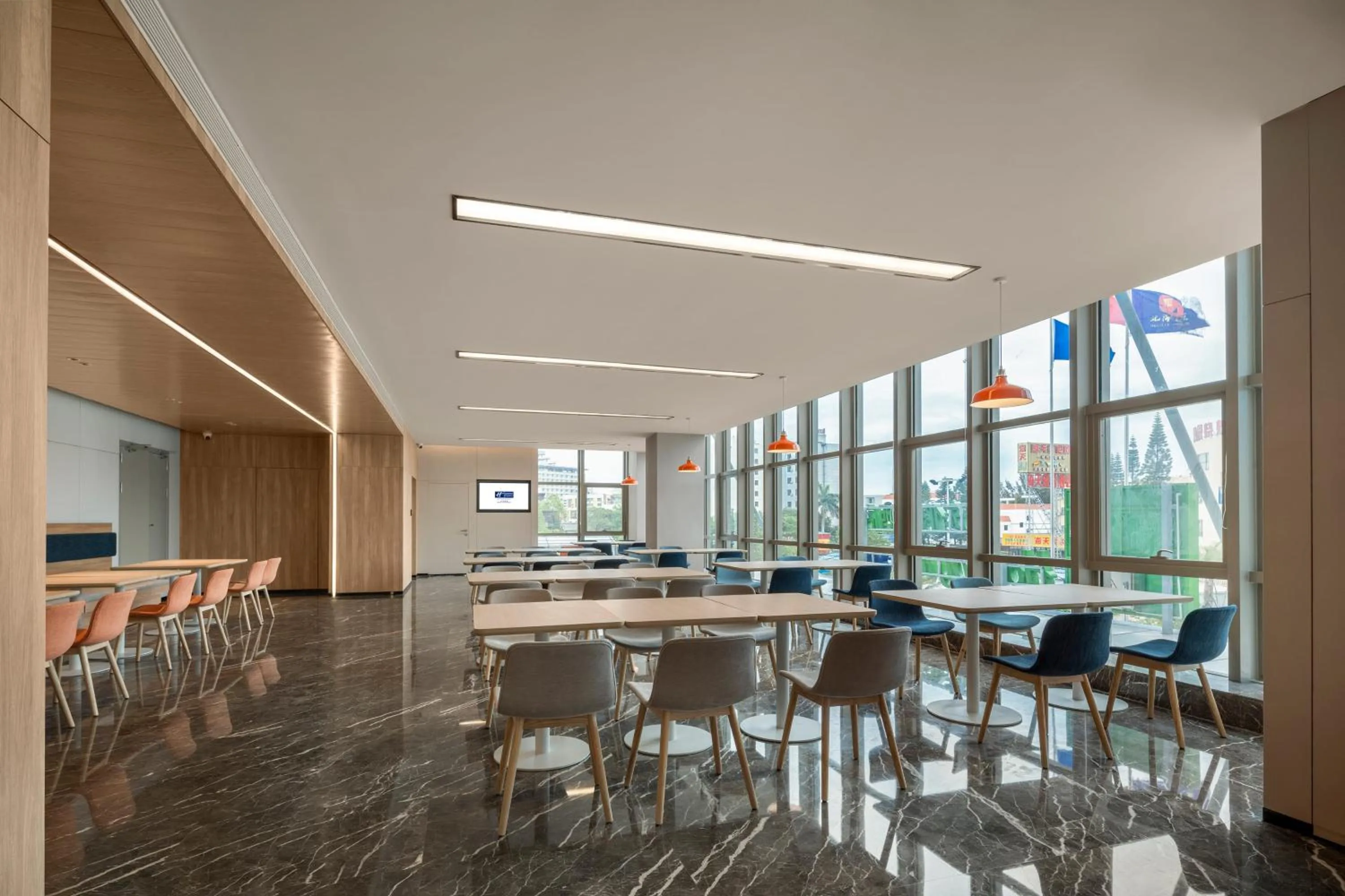 Restaurant/places to eat in Holiday Inn Express Beihai Silver Beach by IHG