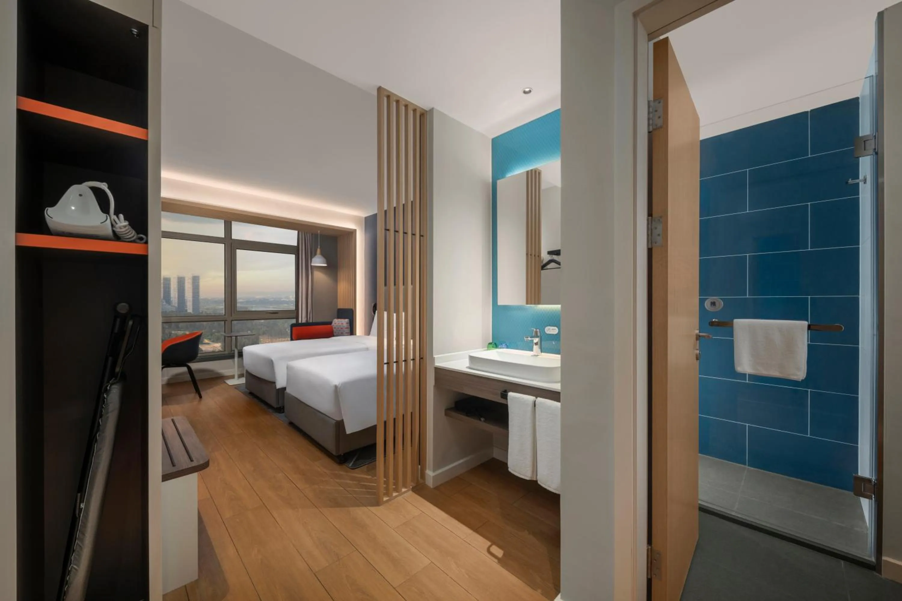 Bathroom, Bed in Holiday Inn Express Beihai Silver Beach by IHG