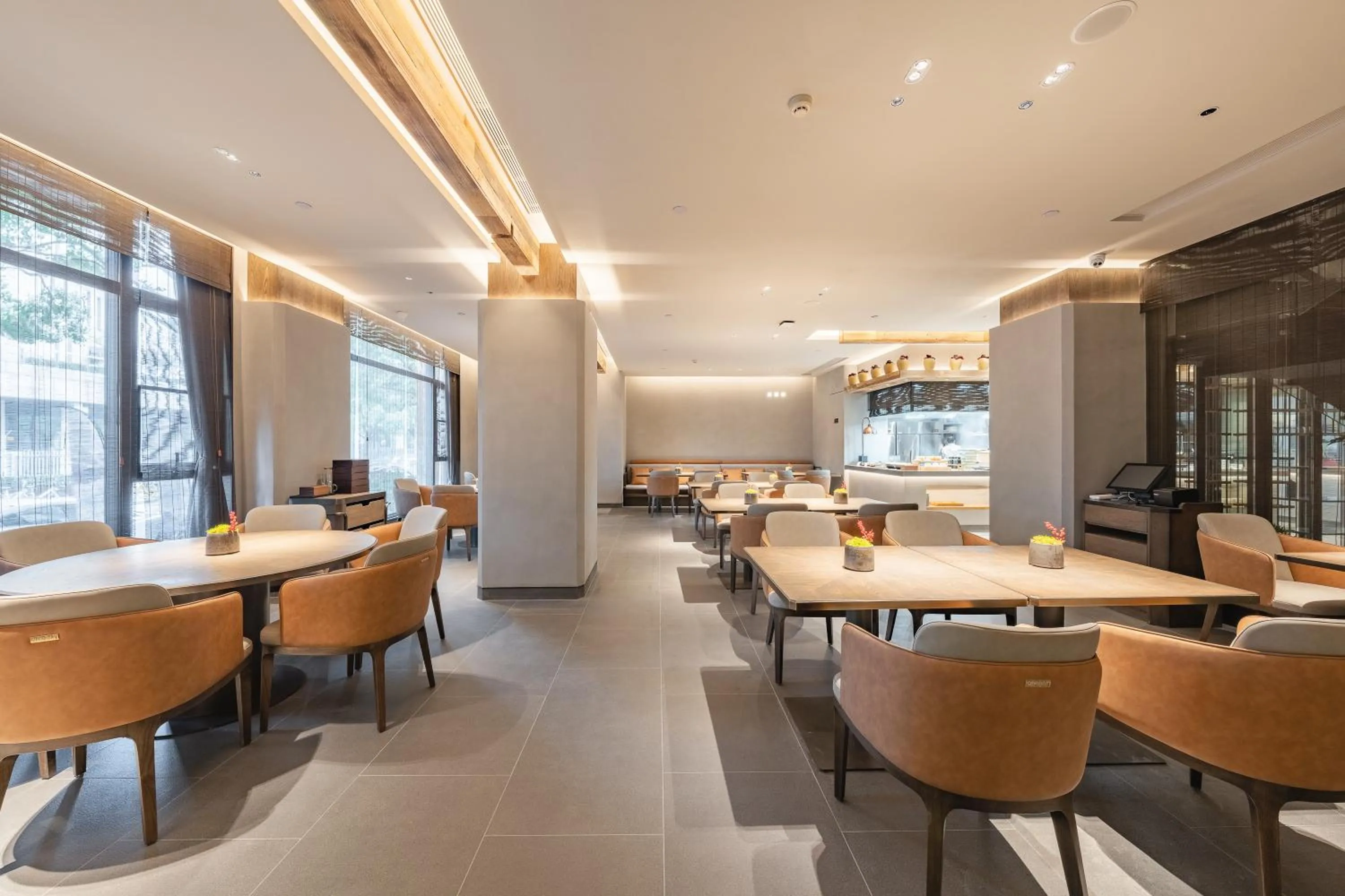 Restaurant/places to eat in Holiday Inn Express Shanghai Expo Centre by IHG