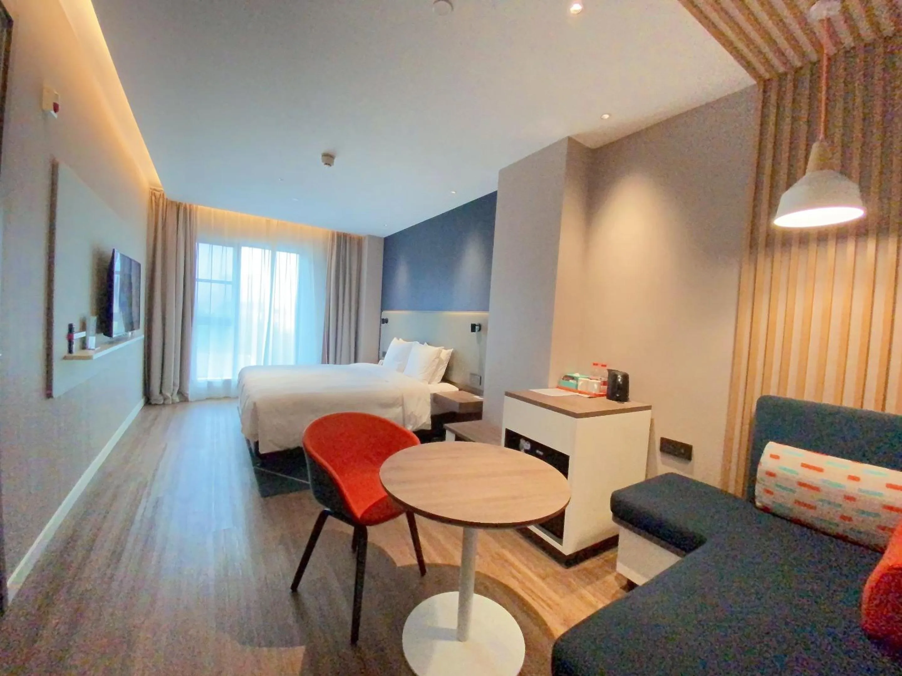 TV and multimedia in Holiday Inn Express Shanghai Expo Centre by IHG