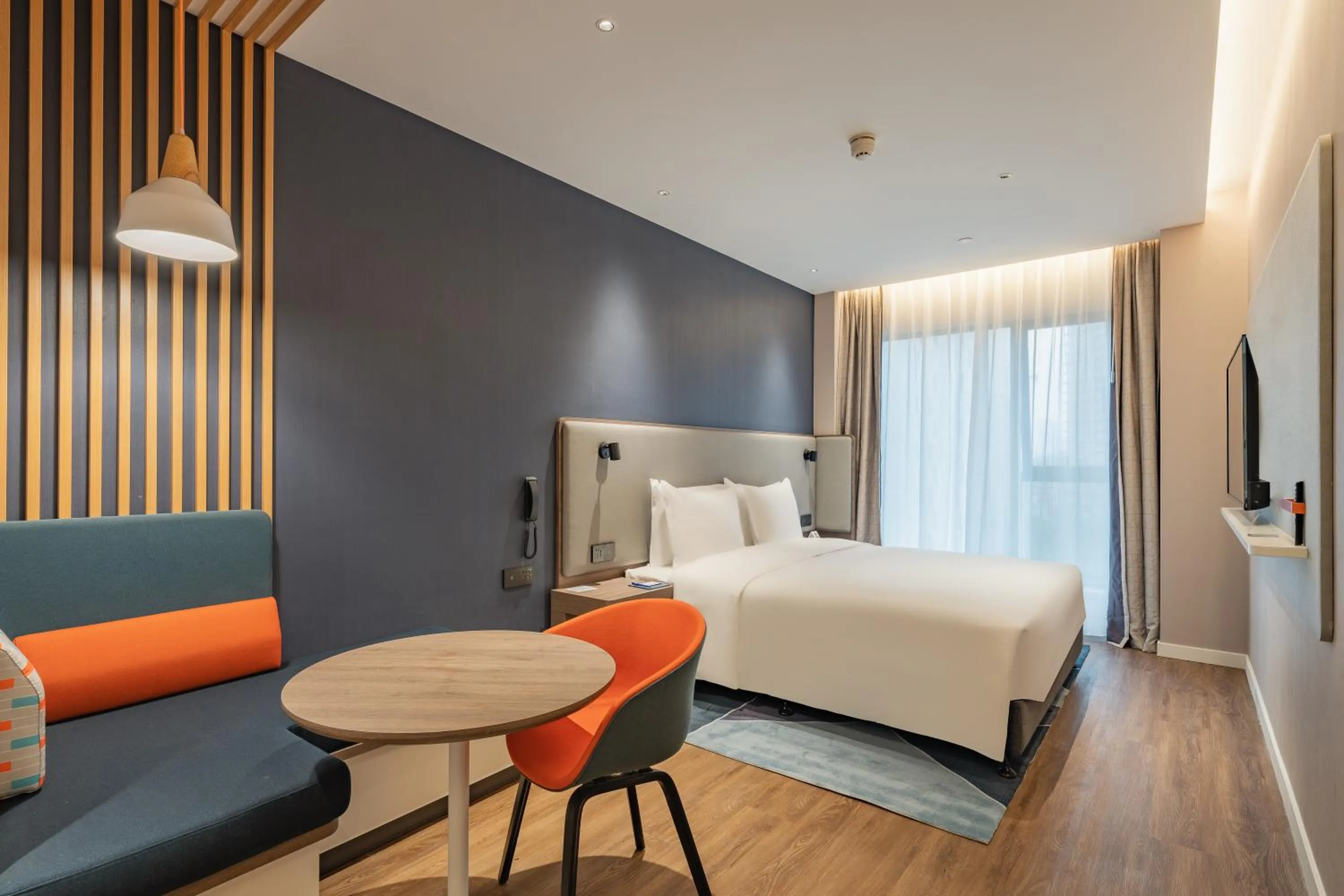 Bed in Holiday Inn Express Shanghai Expo Centre by IHG
