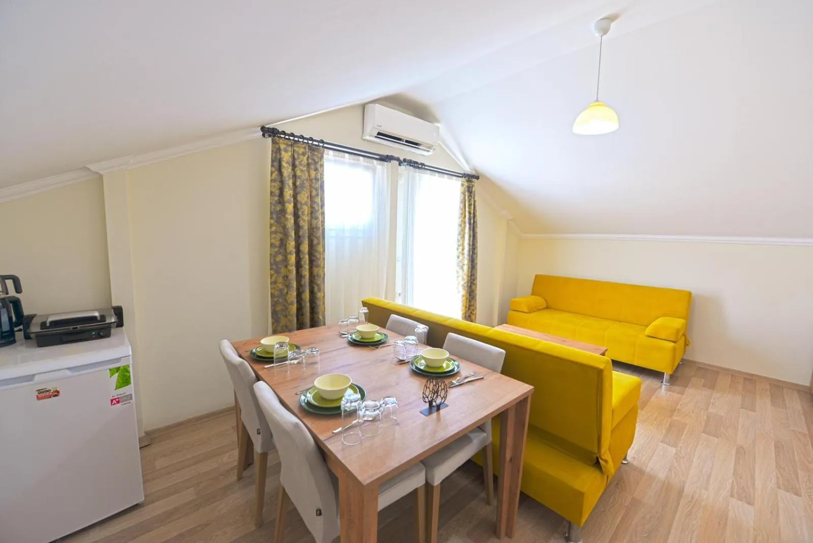 Living room in Ozgur City Residence