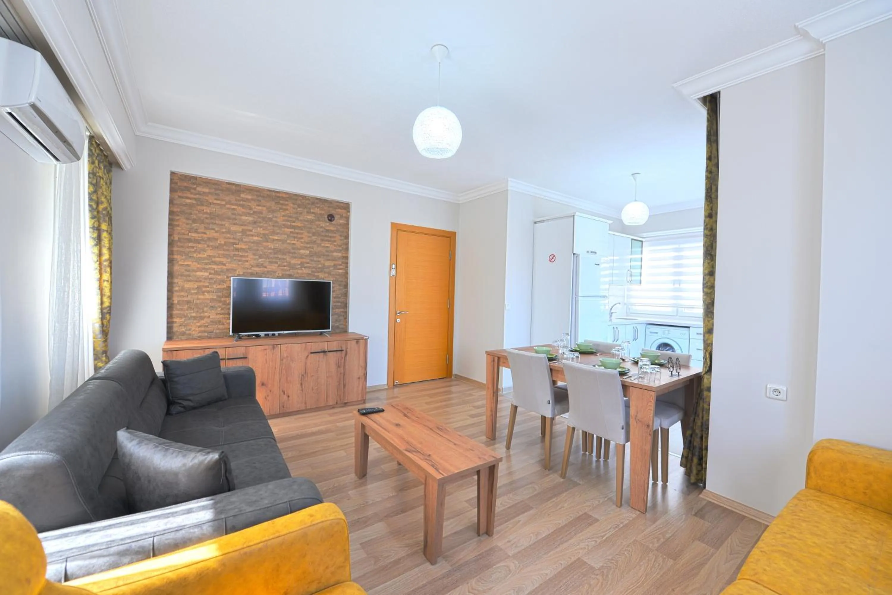 Communal lounge/ TV room in Ozgur City Residence