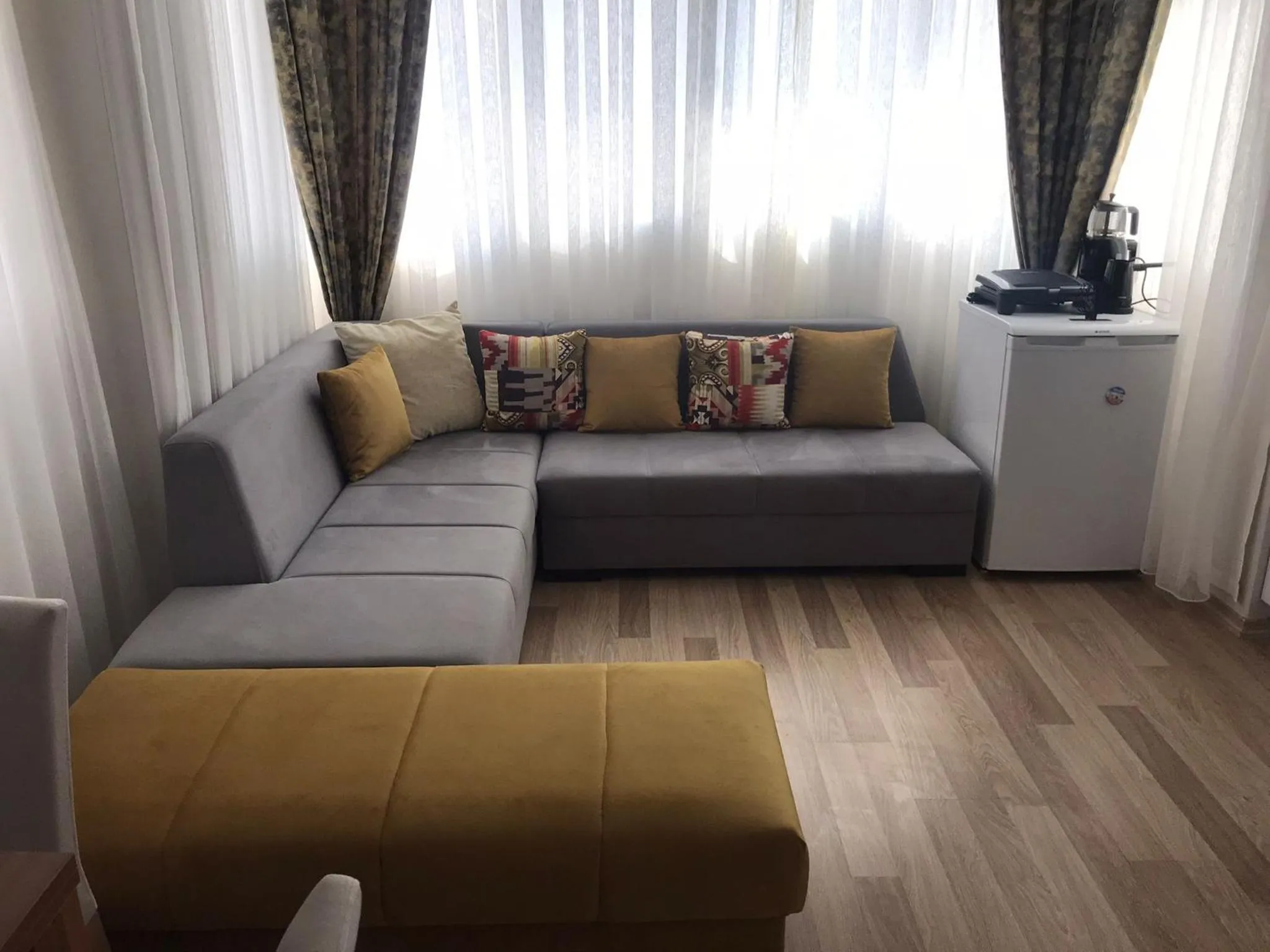 Living room in Ozgur City Residence