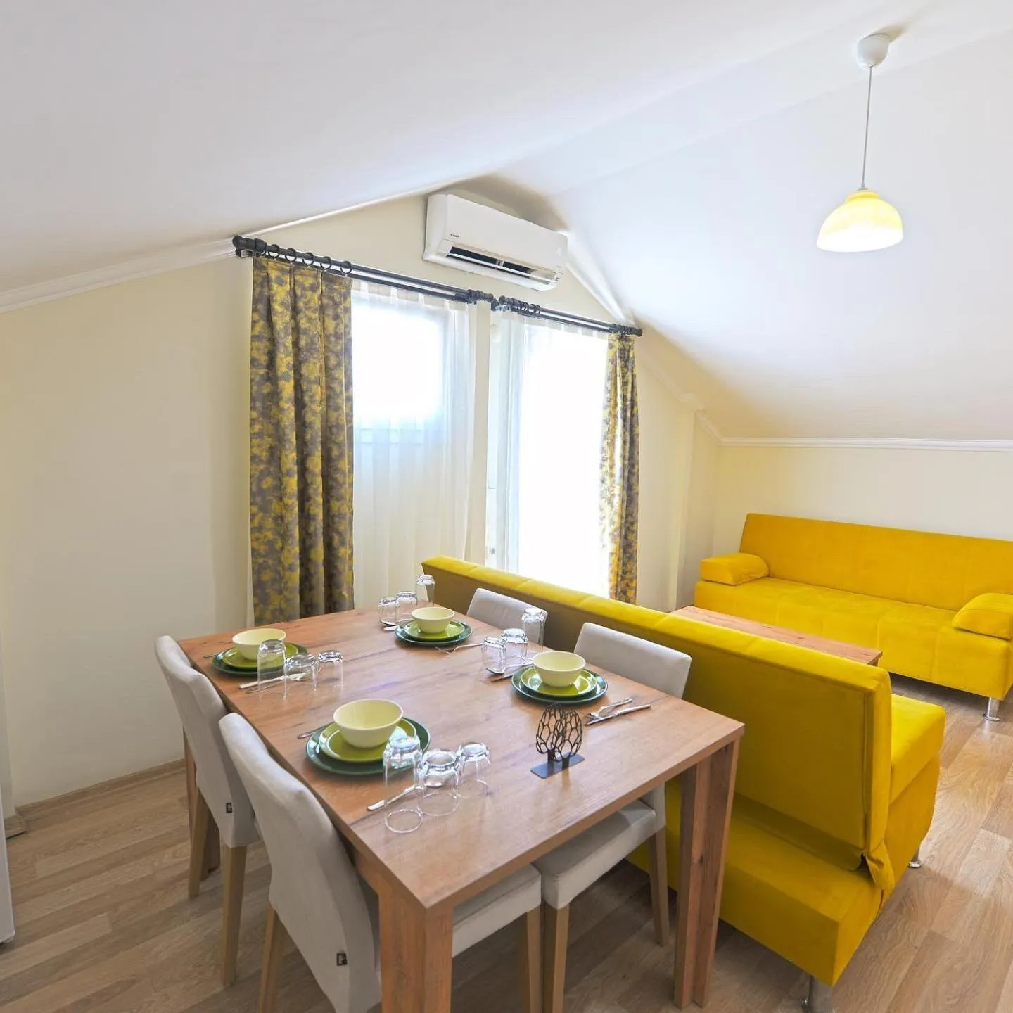 Living room in Ozgur City Residence