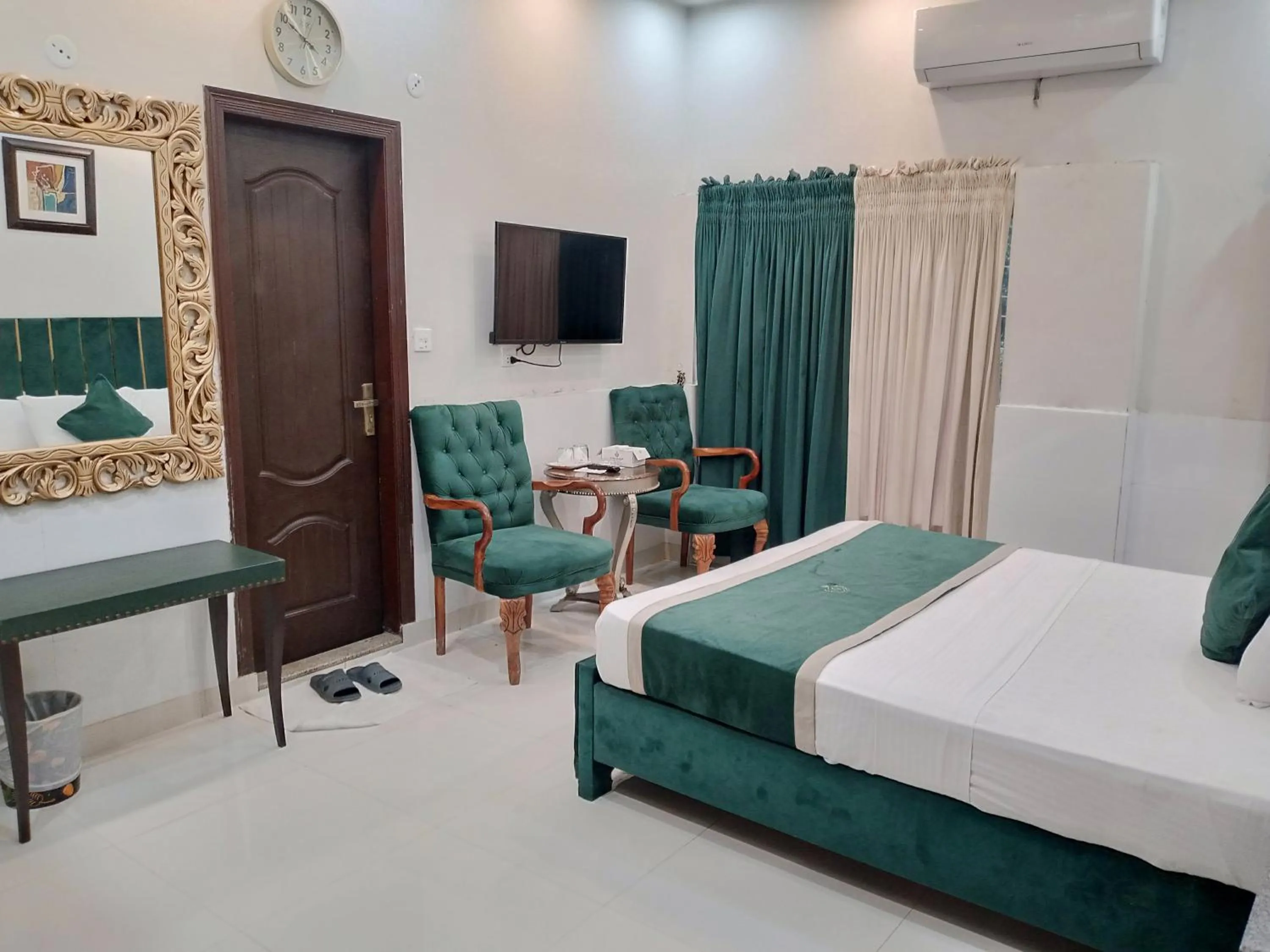 Seating area, Bed in Golden One Hotel